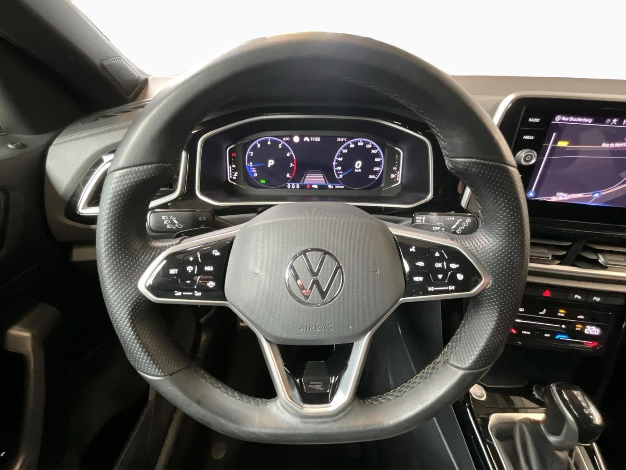 VW T-Roc R-Line+DSG+Matrix-LED+P.Travel+RearView (2022) - Foto 10