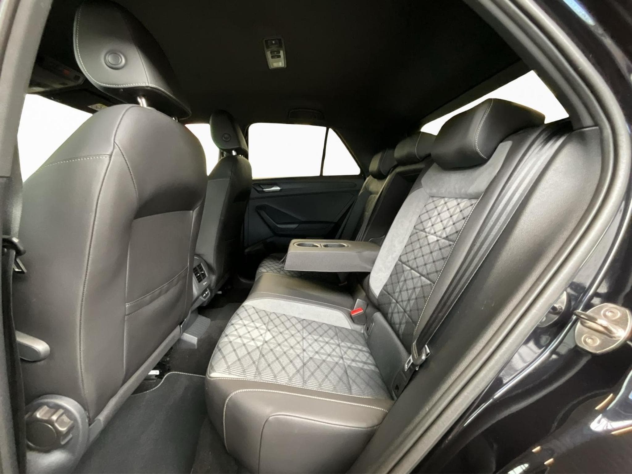 VW T-Roc R-Line+DSG+Matrix-LED+P.Travel+RearView (2022) - Foto 15