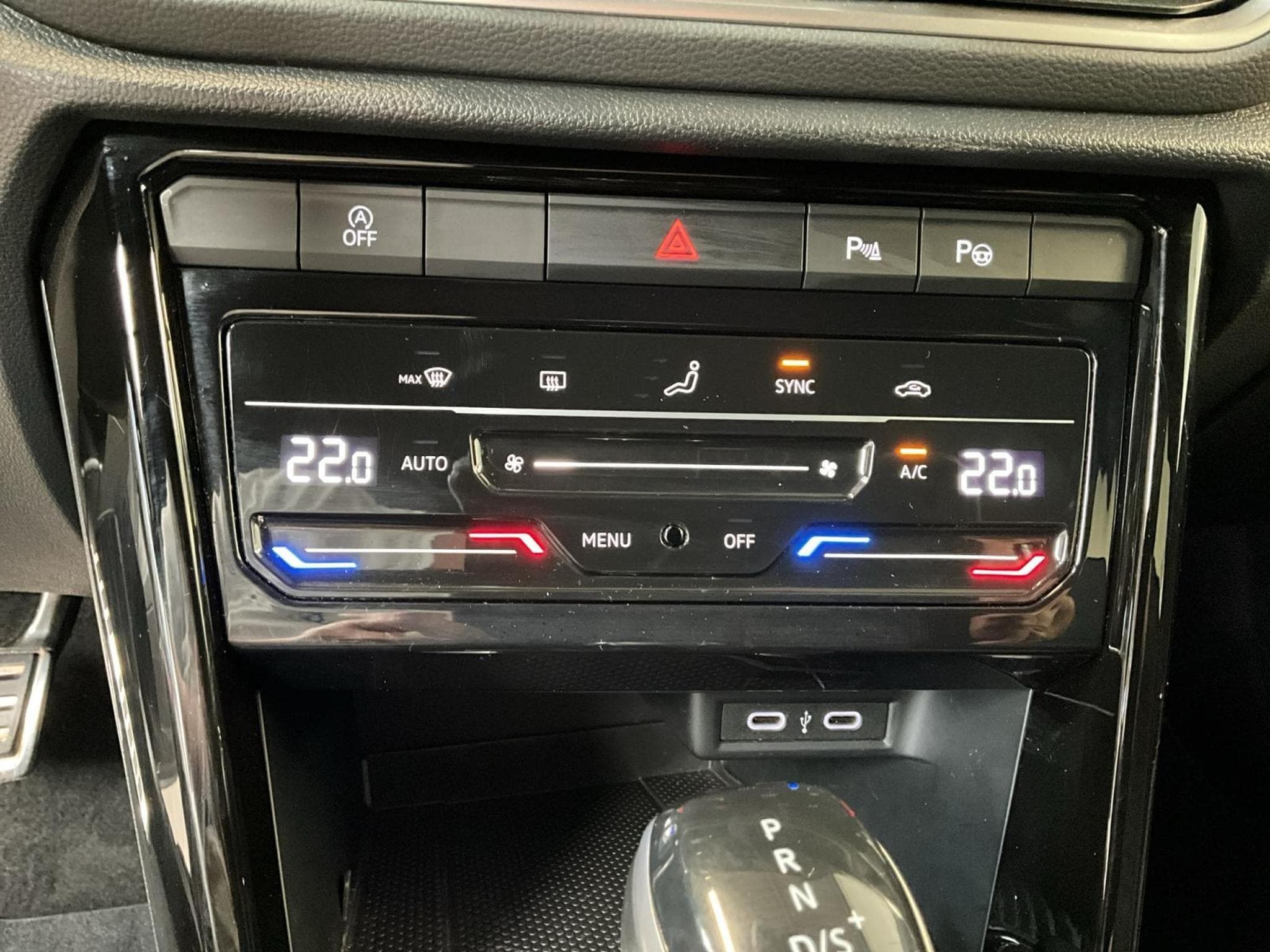 VW T-Roc R-Line+DSG+Matrix-LED+P.Travel+RearView (2022) - Foto 19