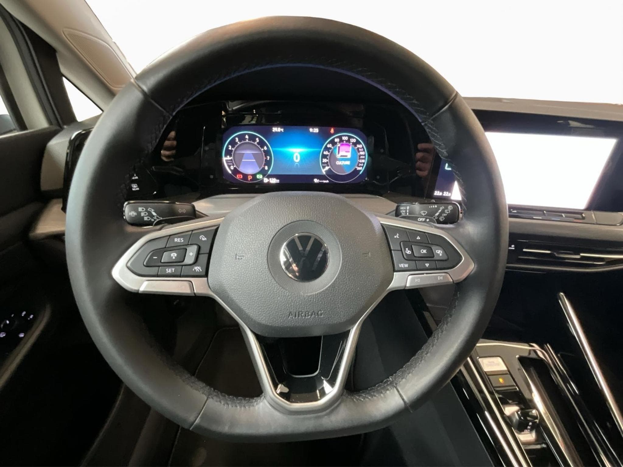 VW Golf Style+DSG+RearView+LED (2023) - Foto 10