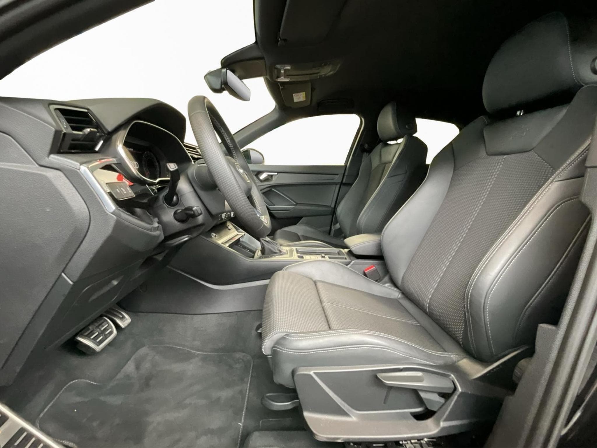 Audi Q3 SB+s-line+35TFSI+S-Tronic+P.Premium+Black-Style (2025) - Foto 9