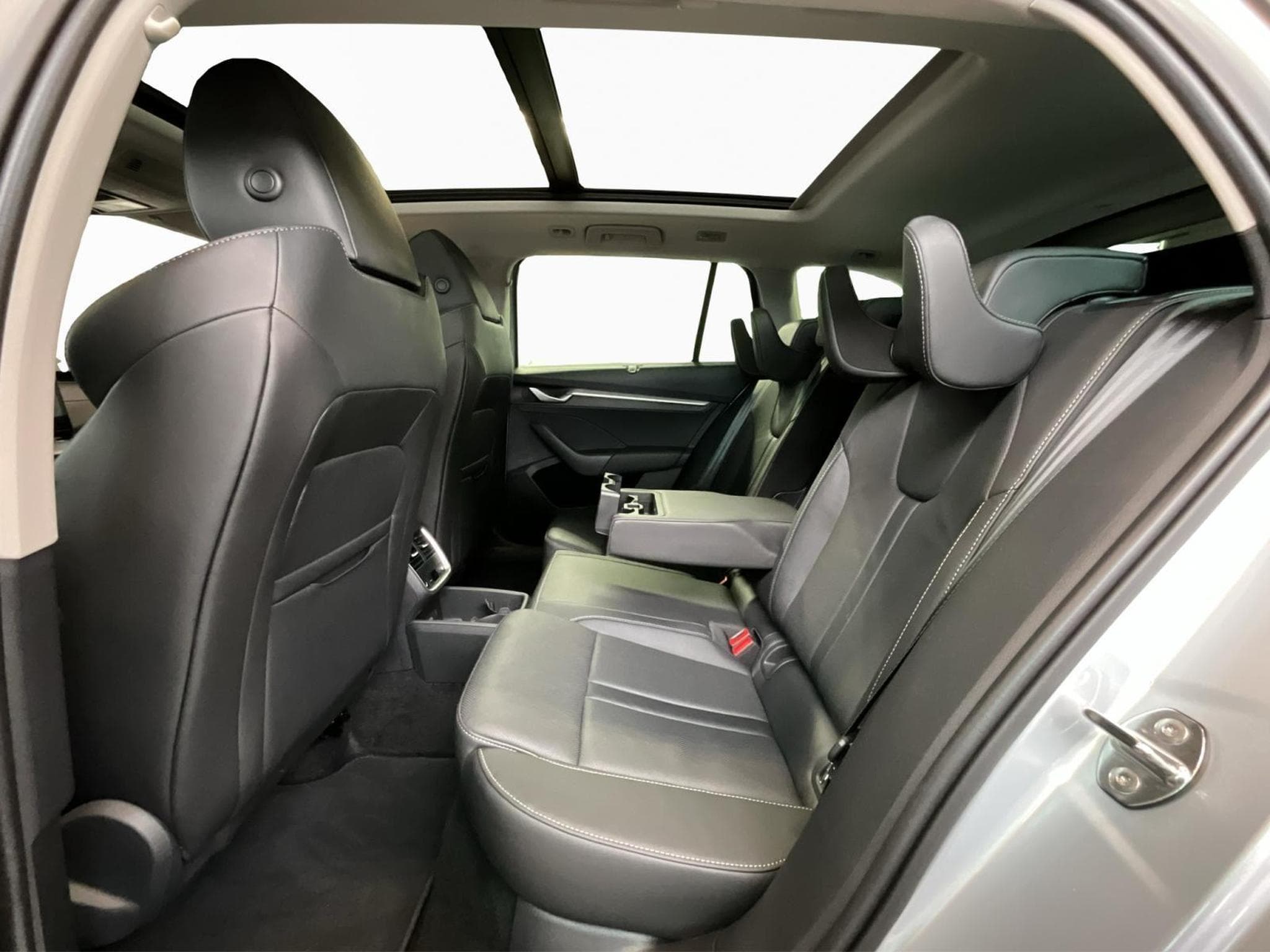 Skoda Octavia Combi+Selection+DSG+P.Ultra-Noir (2025) - Foto 16