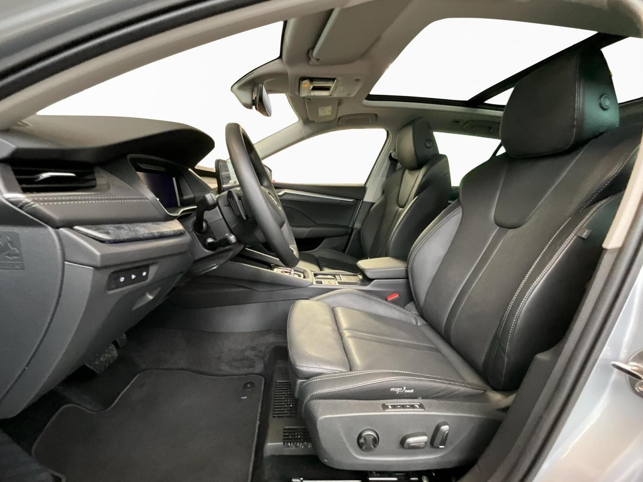 Skoda Octavia Combi+Selection+DSG+P.Ultra-Noir (2025) - Foto 9