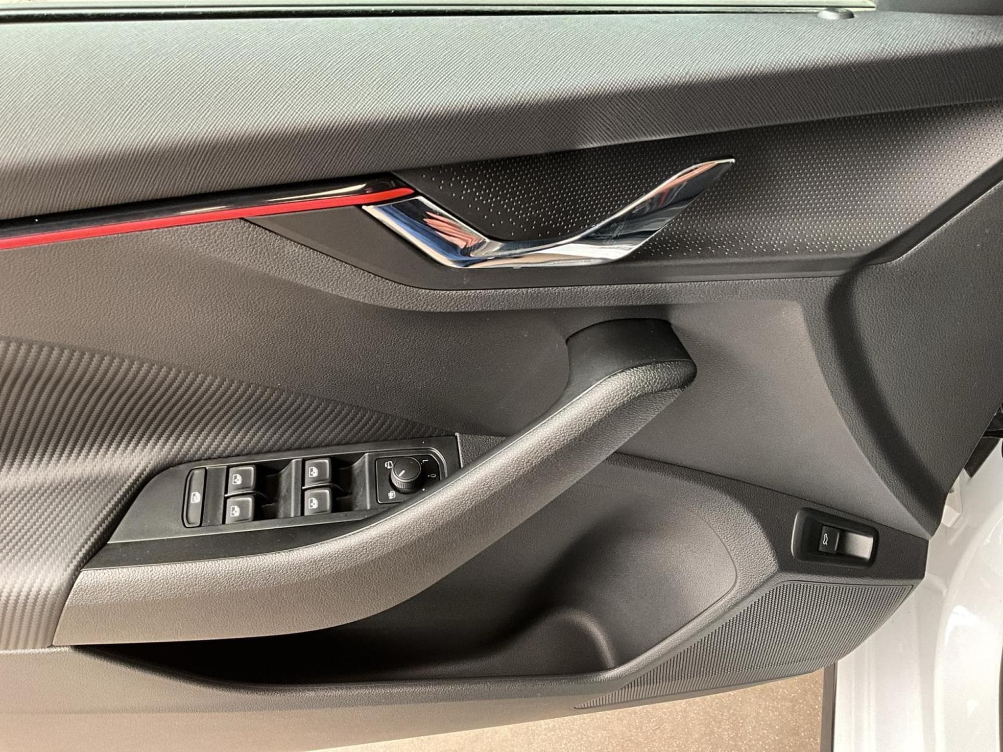 Skoda Kamiq Monte-Carlo+DSG+P.Ass+LED+Park&Go+ (2025) - Foto 14