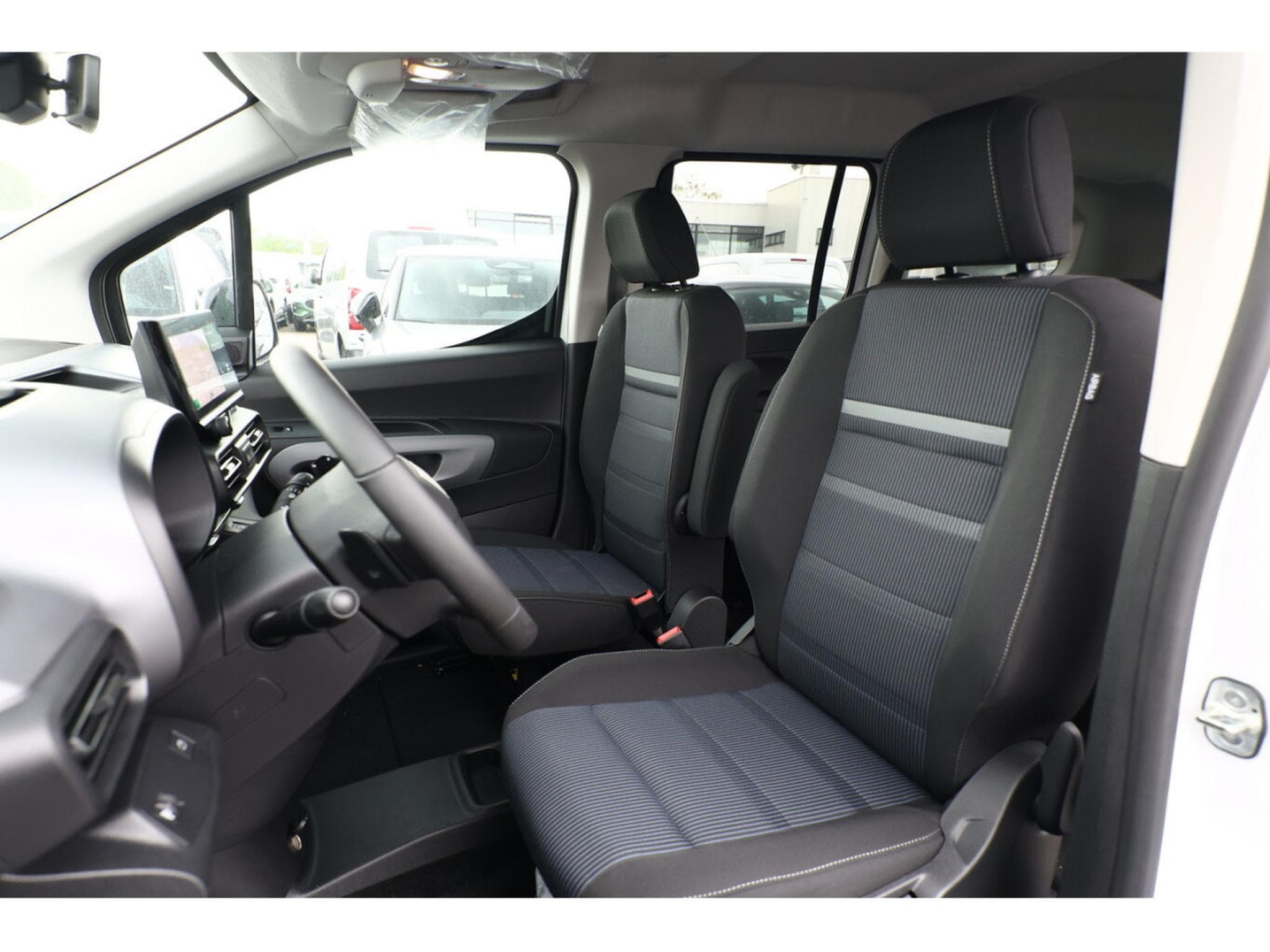 Fiat Doblo 1.5 BlueHDi 130 EAT8 MAXI 7 places (2025) - Photo 5