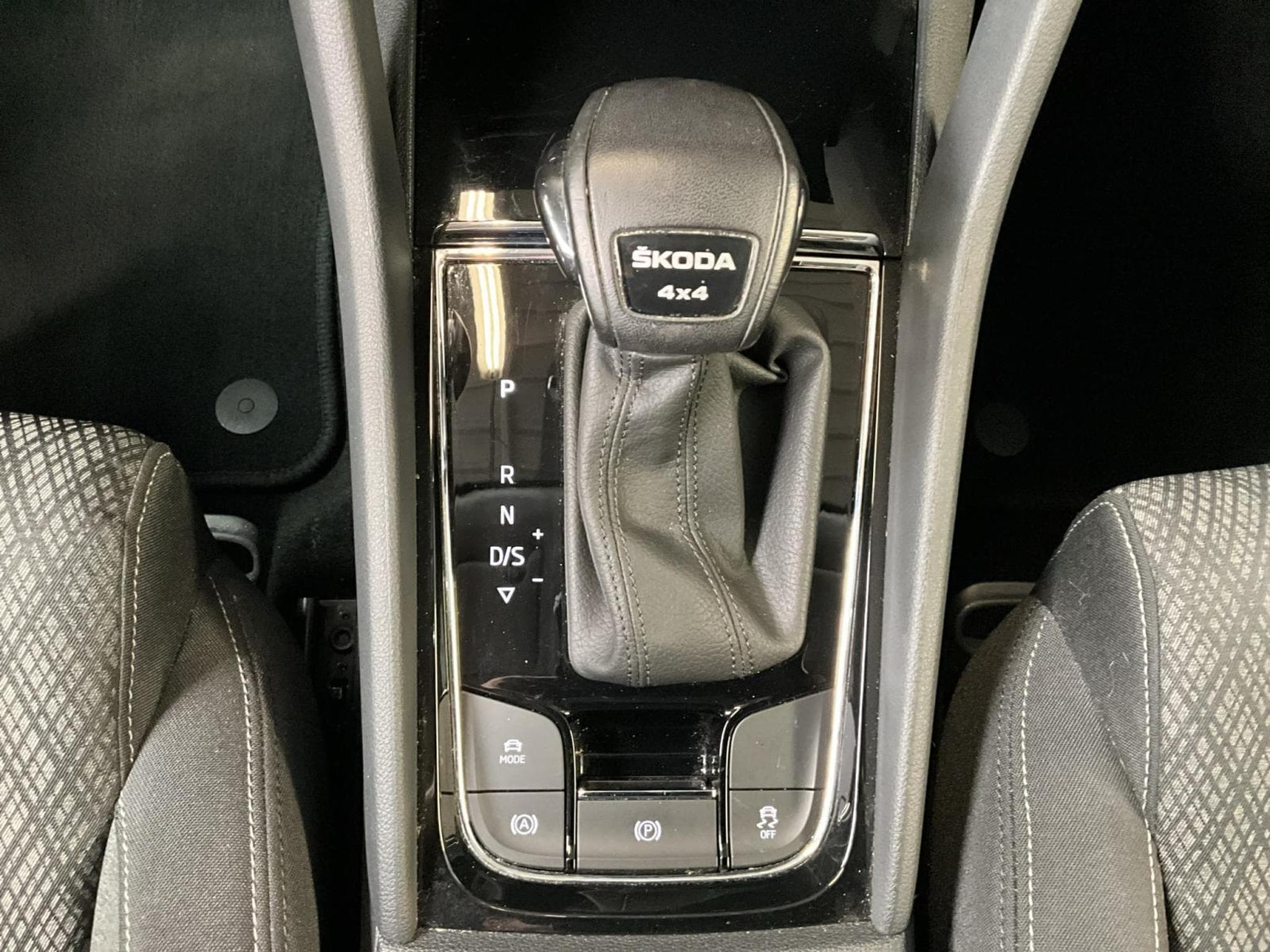 Skoda Karoq Style+DSG+4x4+P.Simply+AHK+LM18 (2022) - Foto 12