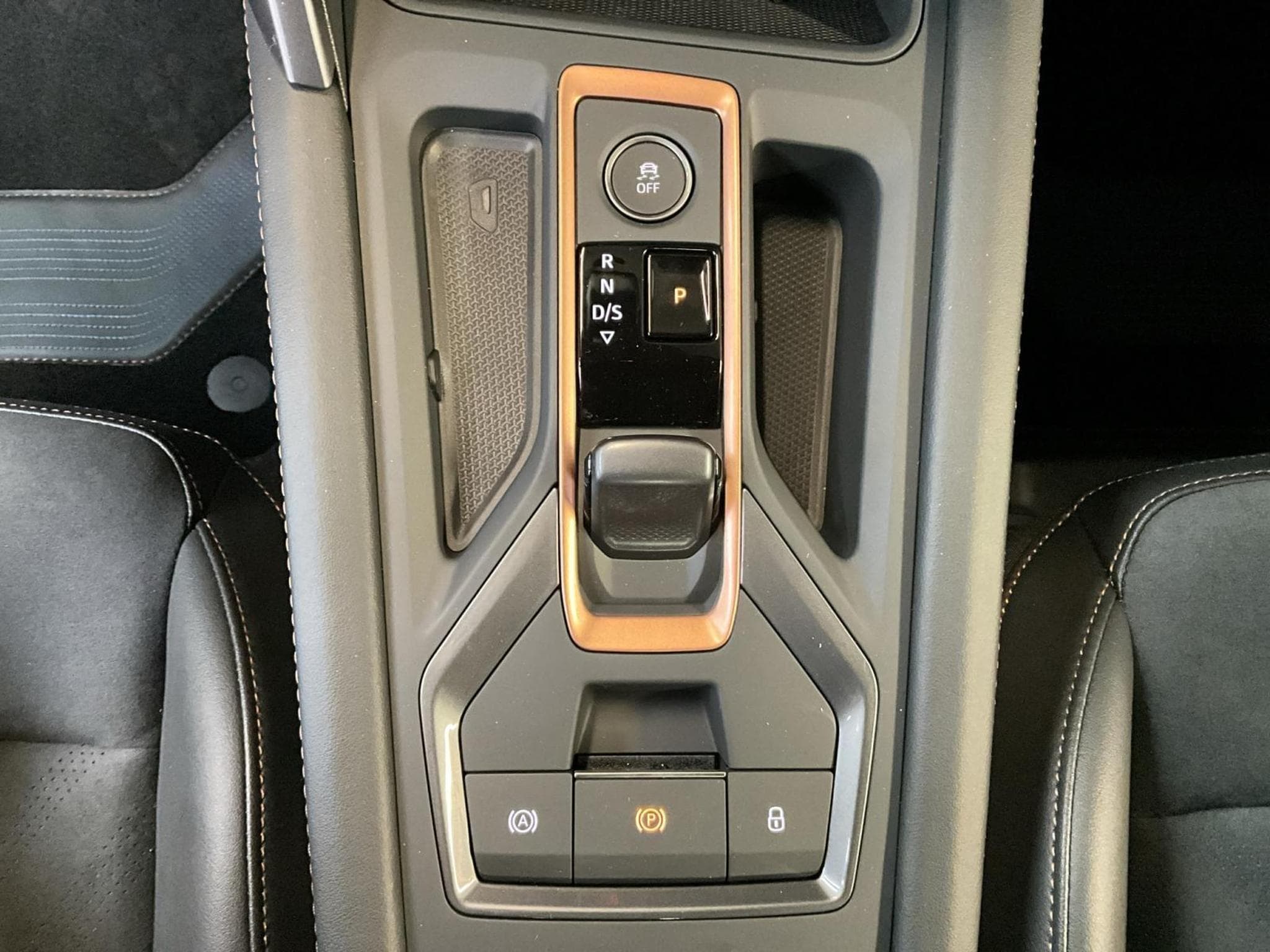 Cupra Formentor DSG+Dinamica+Pure-Perf.+RearView (2025) - Foto 14