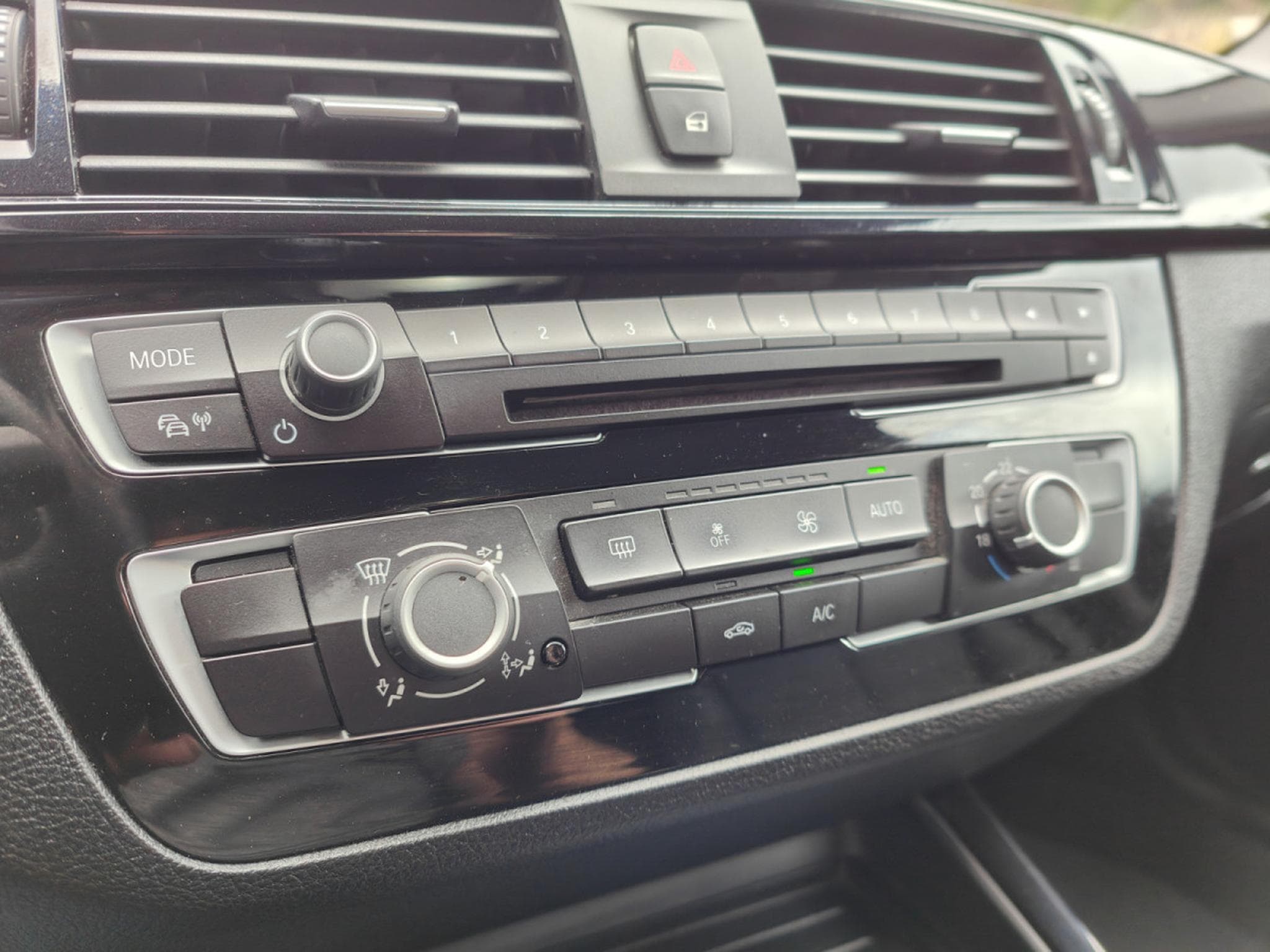 BMW 116 116i INTERIEUR CUIR GPS BLUETOOTH RADAR AV/ARR (2018) - Foto 14