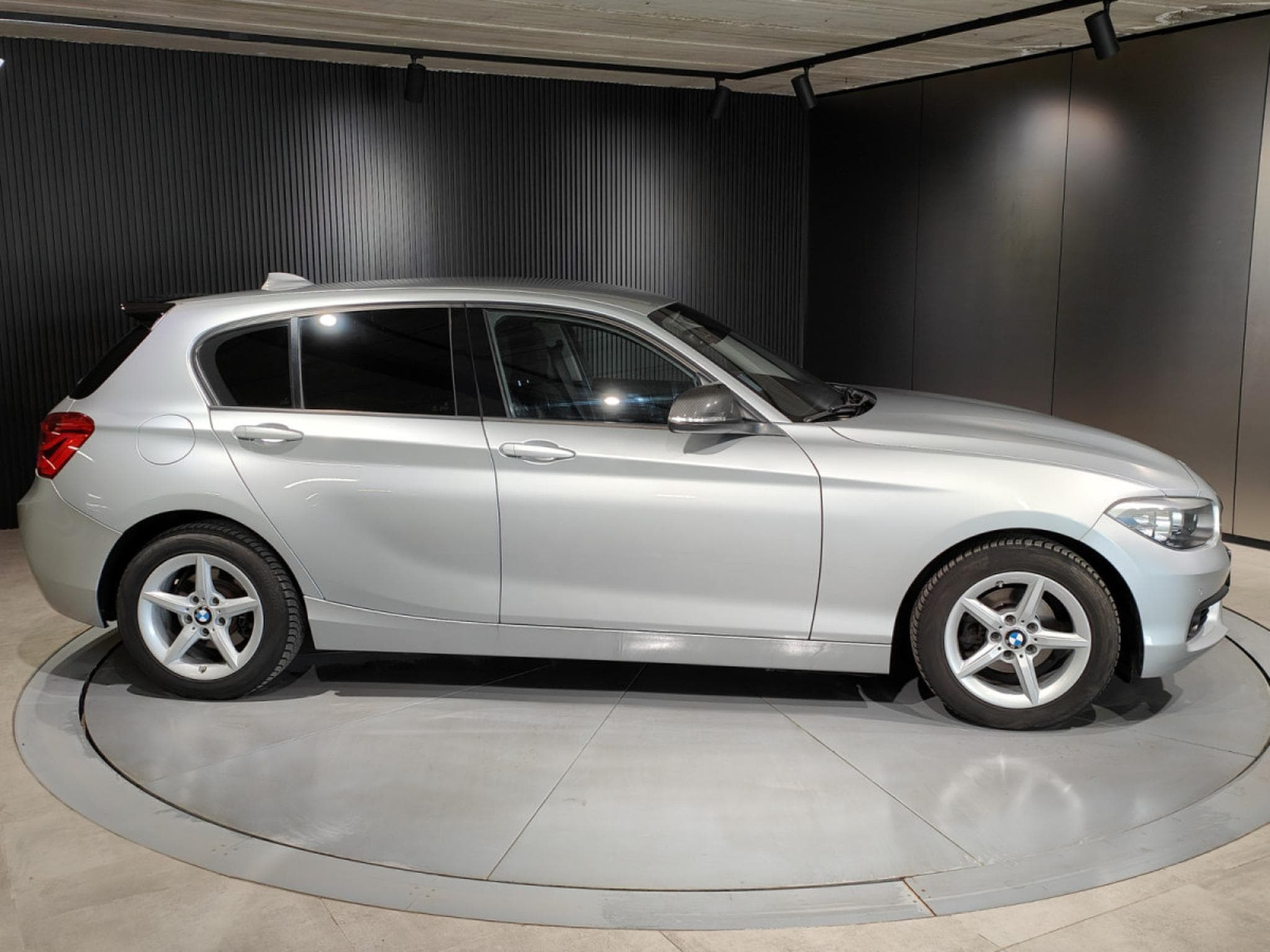 BMW 116 116i INTERIEUR CUIR GPS BLUETOOTH RADAR AV/ARR (2018) - Foto 2
