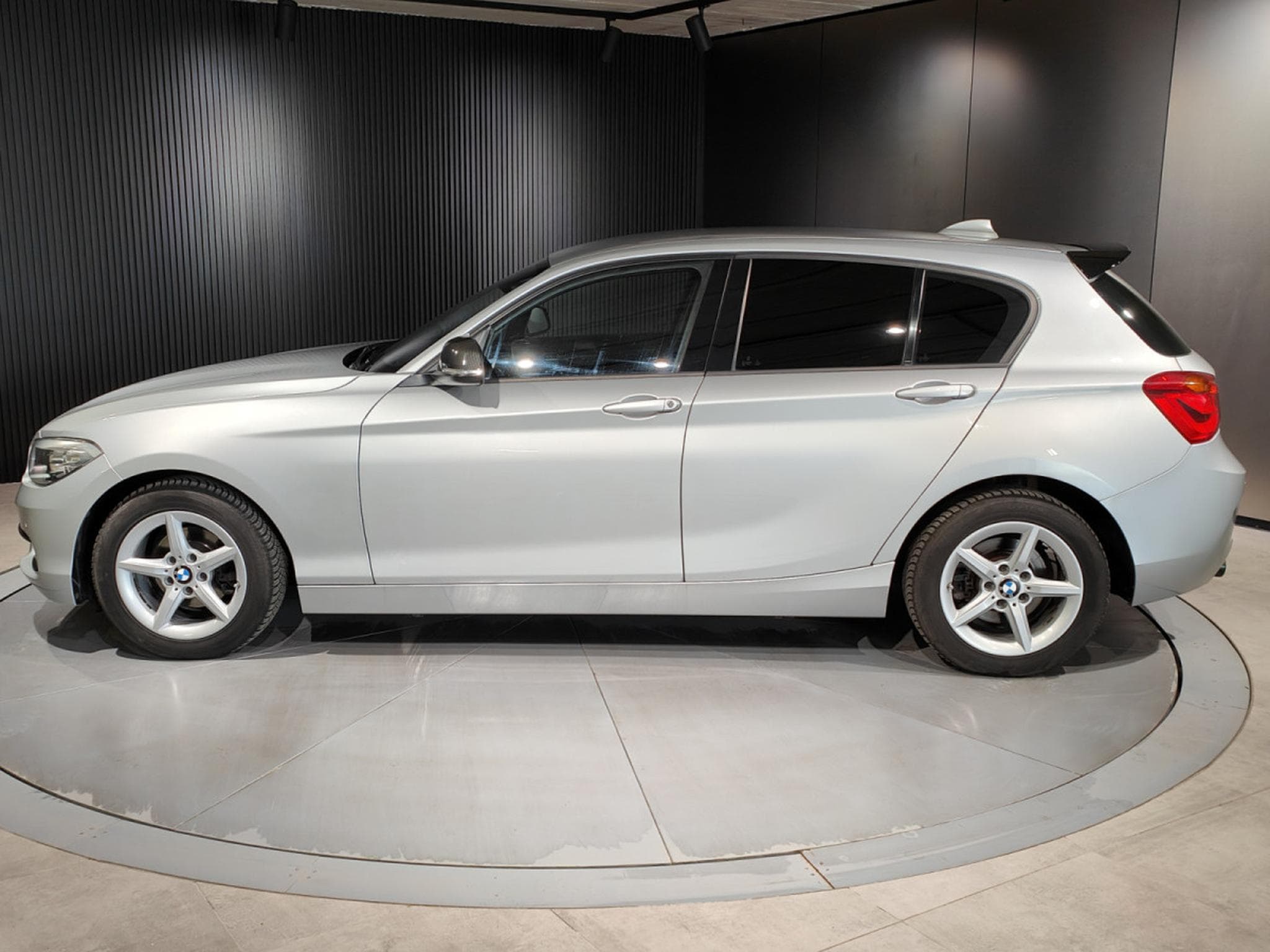 BMW 116 116i INTERIEUR CUIR GPS BLUETOOTH RADAR AV/ARR (2018) - Foto 5
