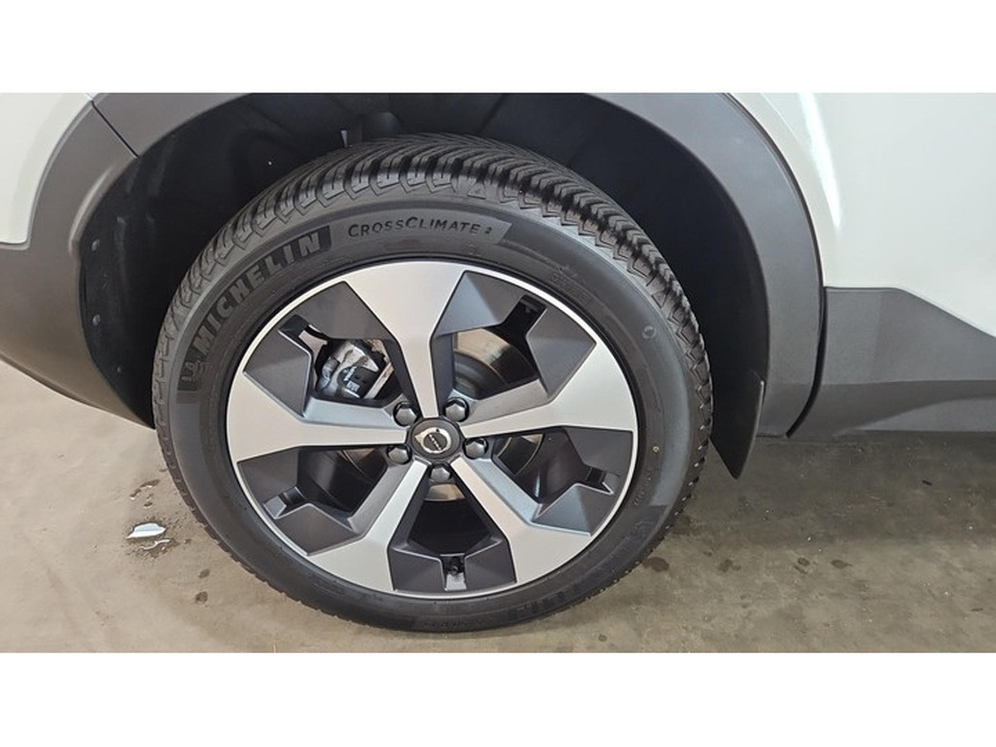 Volvo XC40 B3 Plus Dark DCT (2025) - Foto 10