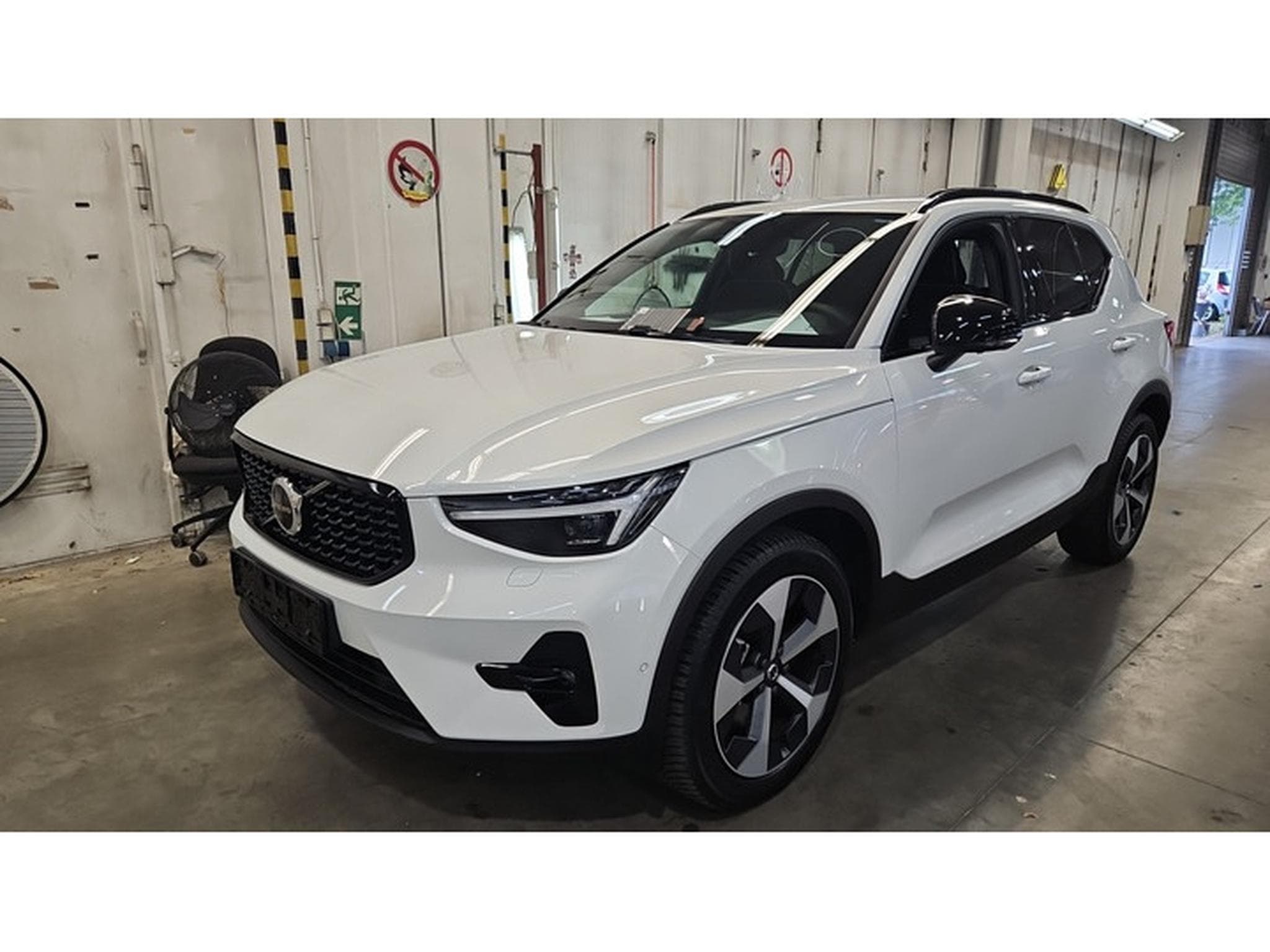 Volvo XC40 B3 Plus Dark DCT (2025) - Foto 2