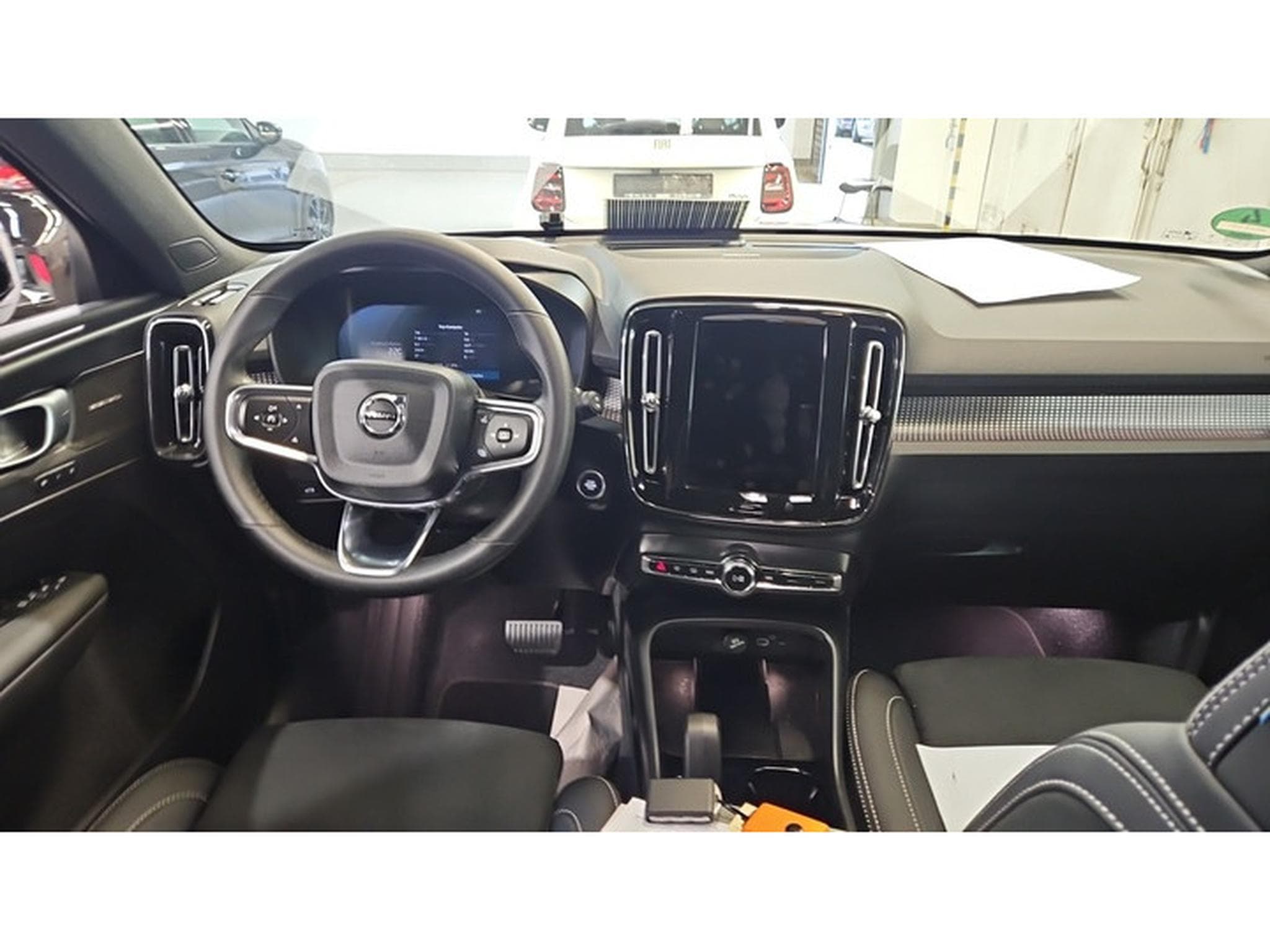 Volvo XC40 B3 Plus Dark DCT (2025) - Foto 6