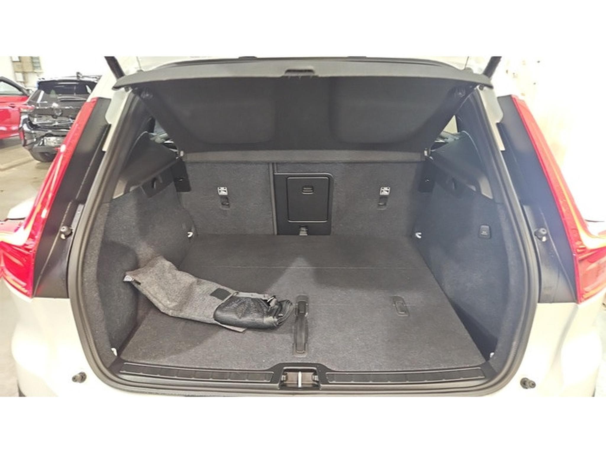 Volvo XC40 B3 Plus Dark DCT (2025) - Foto 9