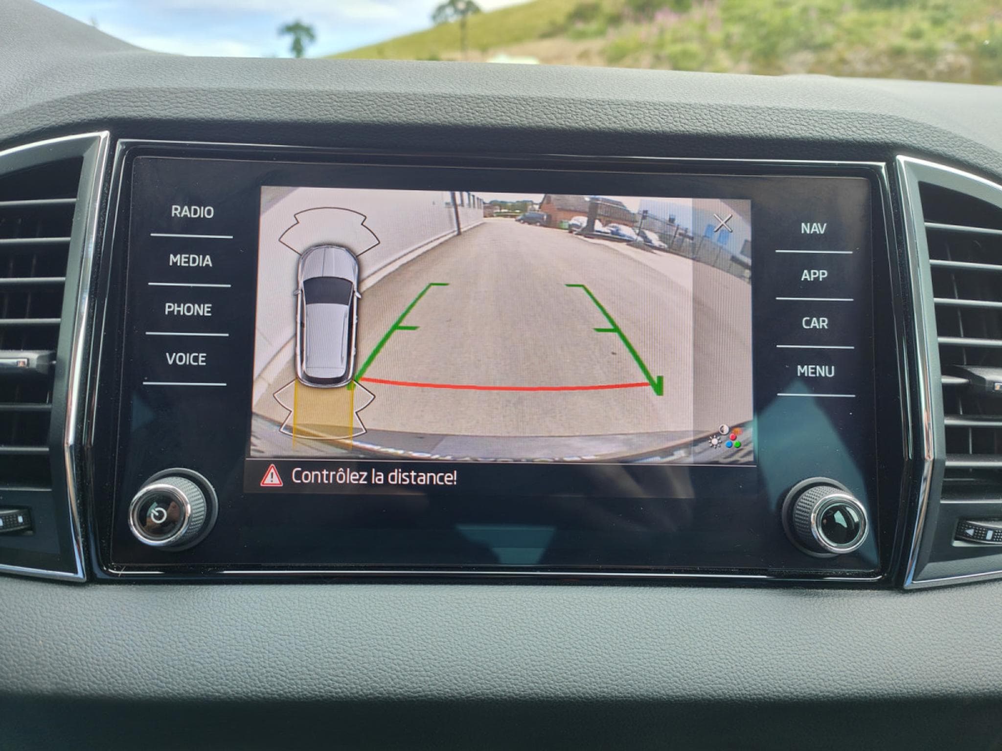 Skoda Karoq 2.0 TDI DSG CARPLAY GPS CAMERA ATTELAGE (2023) - Foto 18