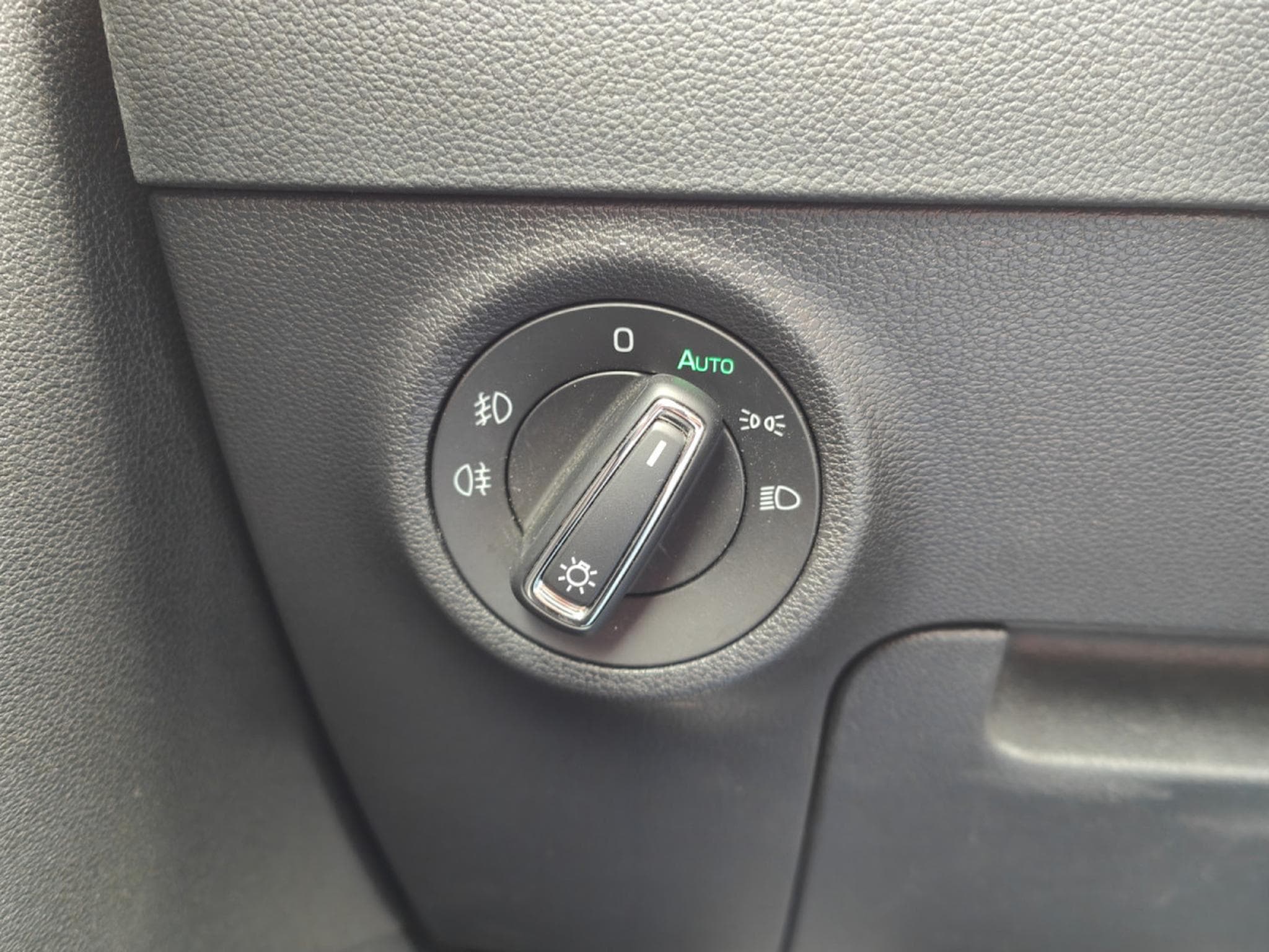 Skoda Karoq 2.0 TDI DSG CARPLAY GPS CAMERA ATTELAGE (2023) - Foto 23