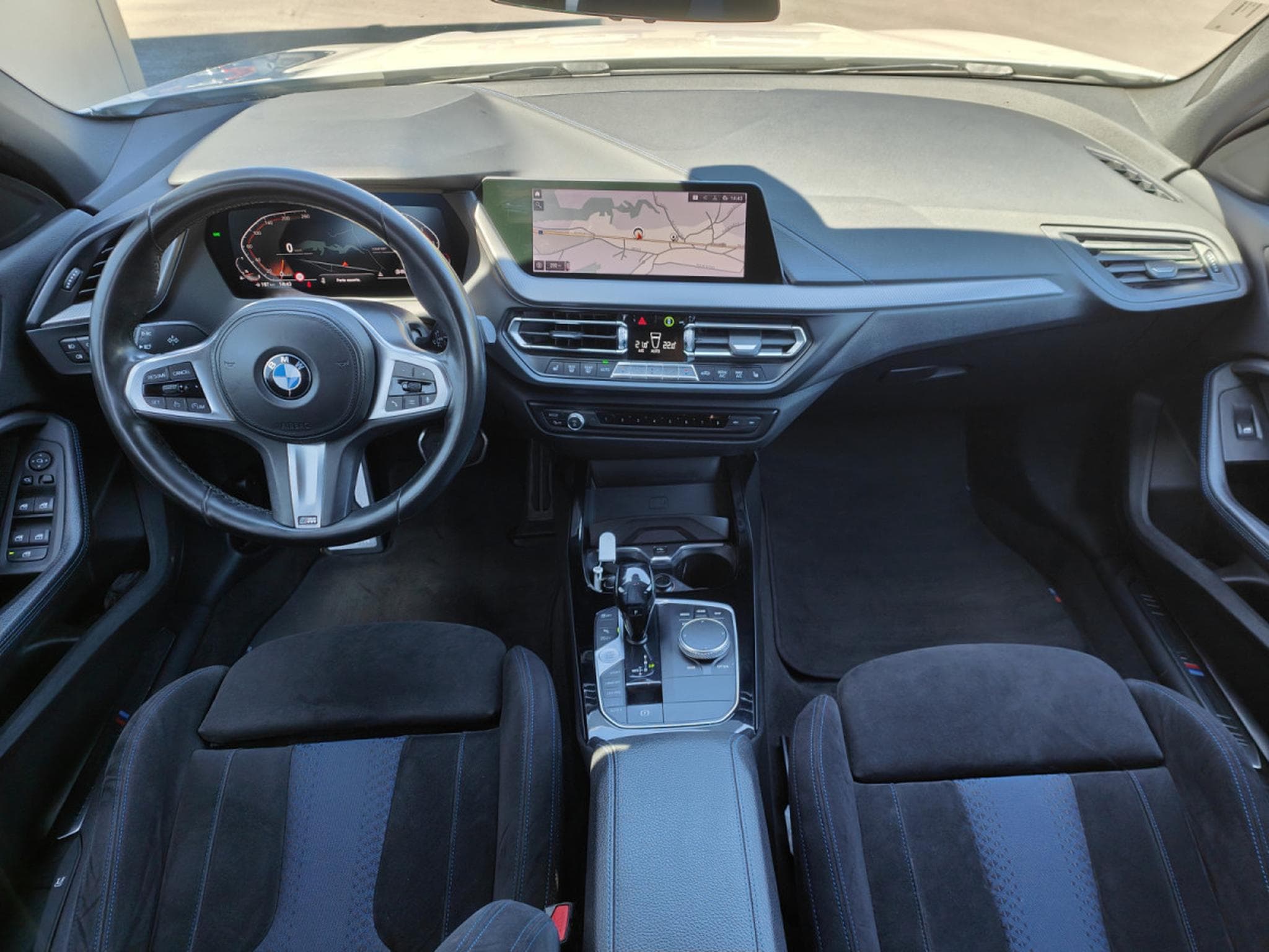 BMW 118 118i PACK M SIEGES M CARPLAY GPS PHARES LED (2021) - Foto 10