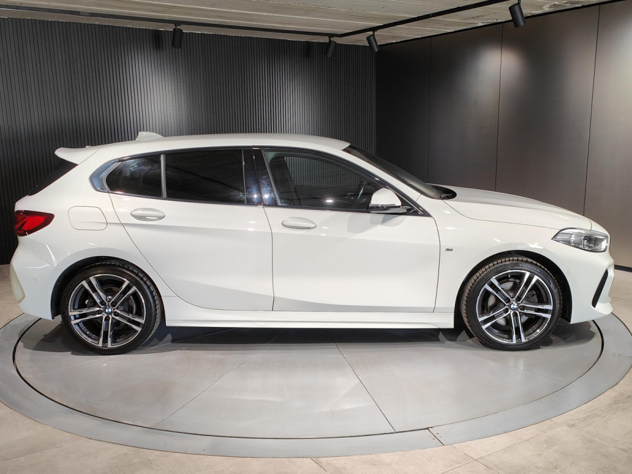 BMW 118 118i PACK M SIEGES M CARPLAY GPS PHARES LED (2021) - Foto 2