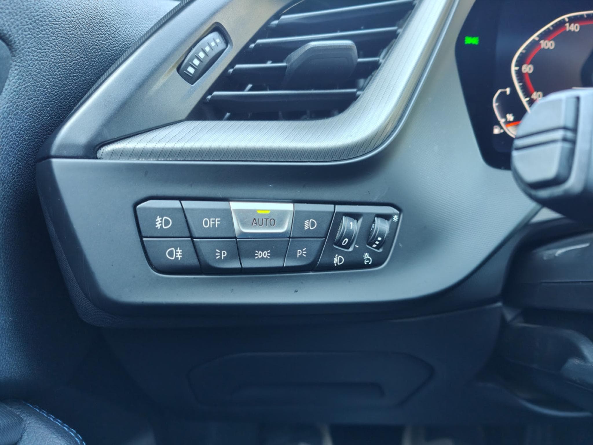 BMW 118 118i PACK M SIEGES M CARPLAY GPS PHARES LED (2021) - Foto 21