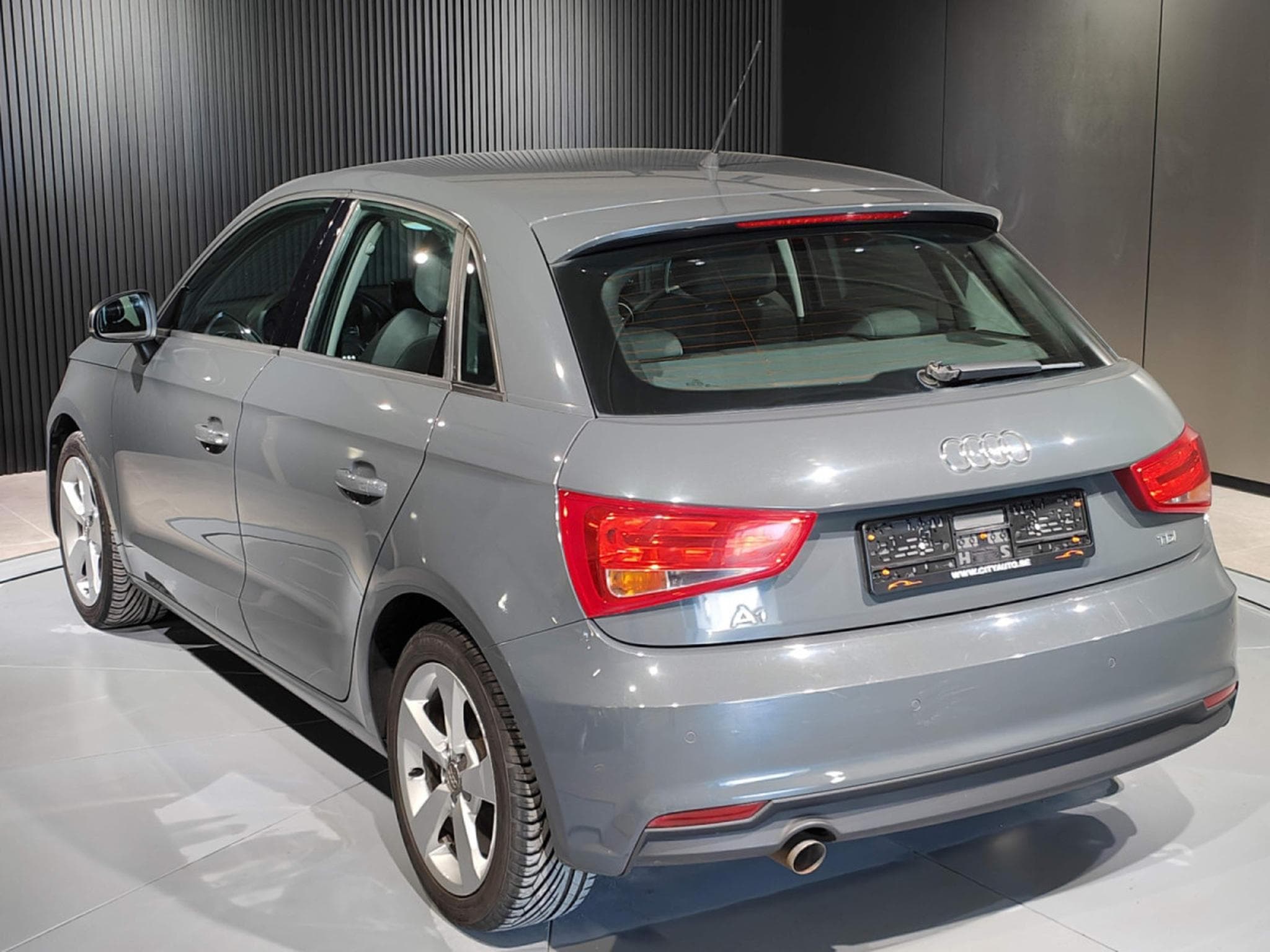 Audi A1 1.6 TDI SPORTBACK GPS BLUETOOTH CLIM AUTO APS AR (2015) - Foto 4