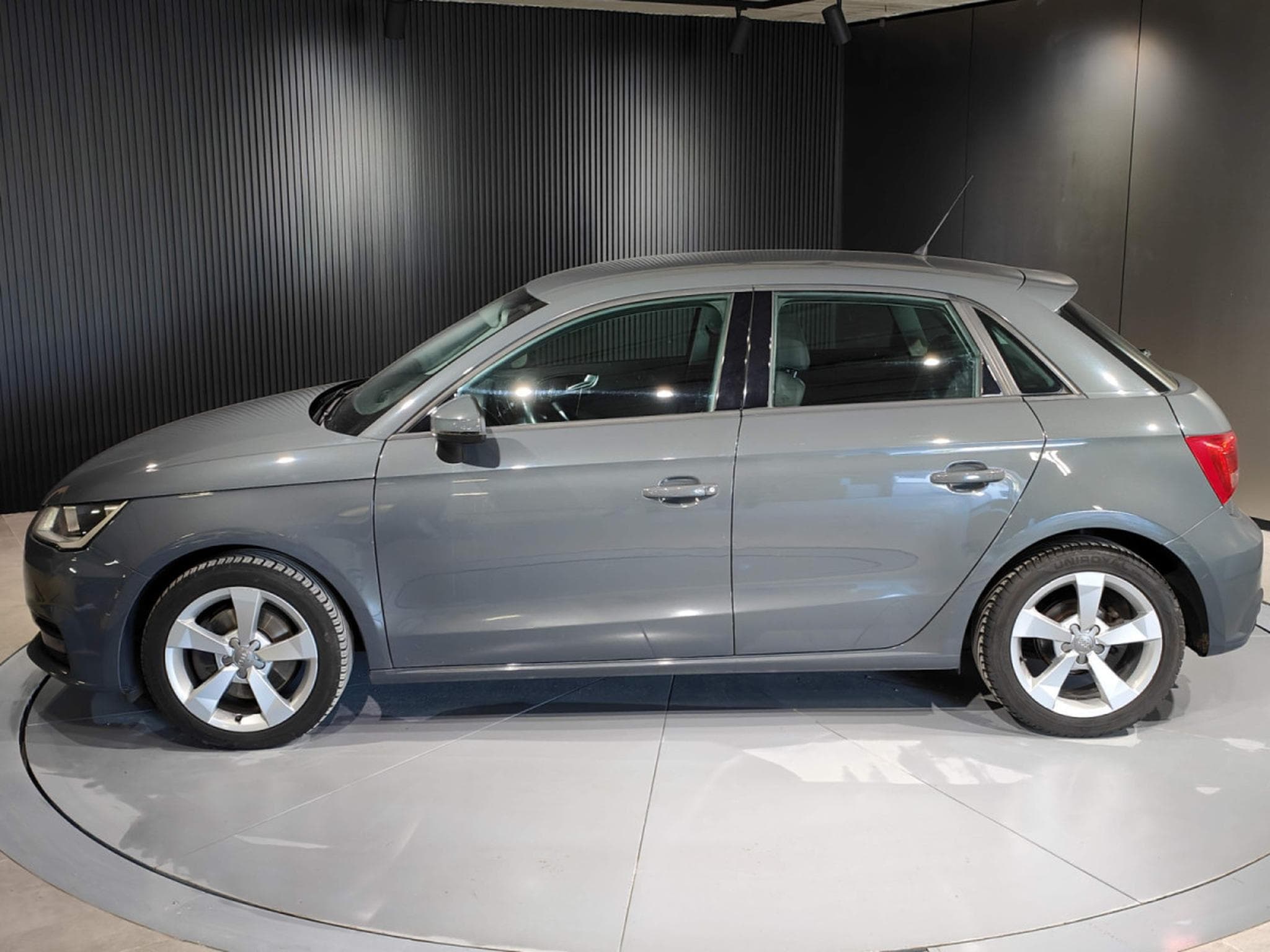 Audi A1 1.6 TDI SPORTBACK GPS BLUETOOTH CLIM AUTO APS AR (2015) - Foto 5