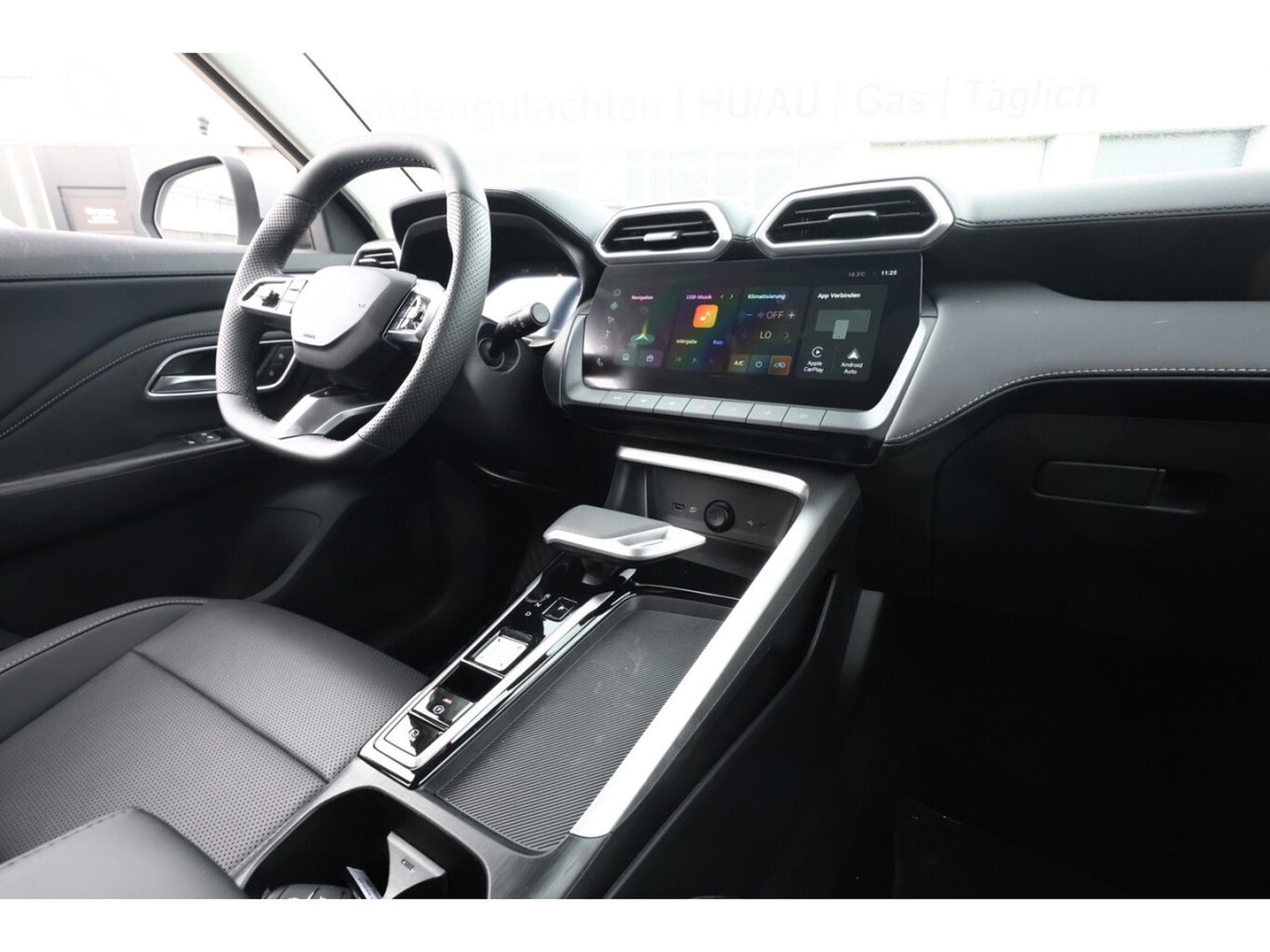 MG ZS 1.5 PHEV 197 Auto Luxury (2026) - Photo 9