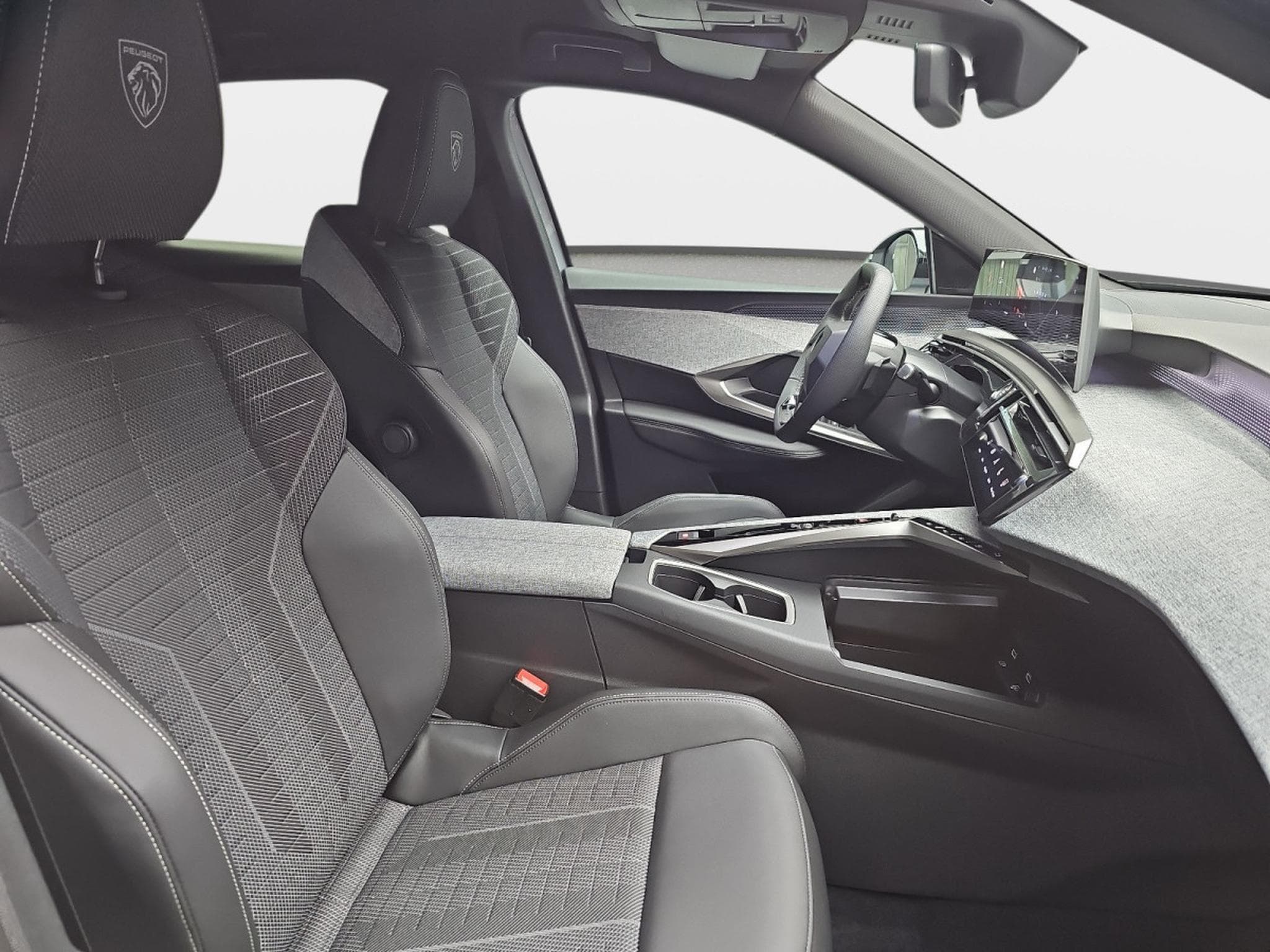 Peugeot 3008 1.2 Hybrid 145 E-DSC6 GT (2025) - Photo 15
