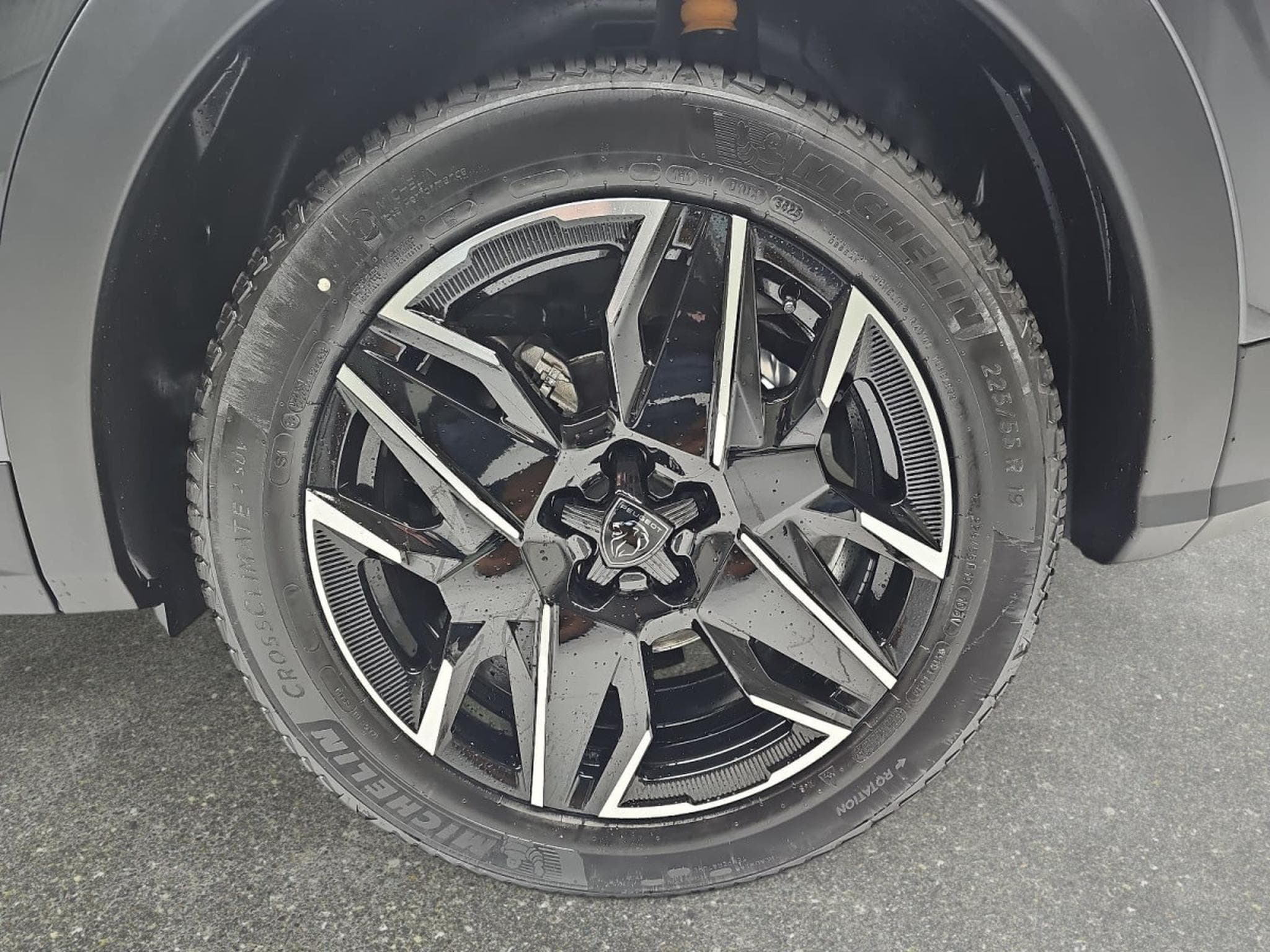 Peugeot 3008 1.2 Hybrid 145 E-DSC6 GT (2025) - Photo 6