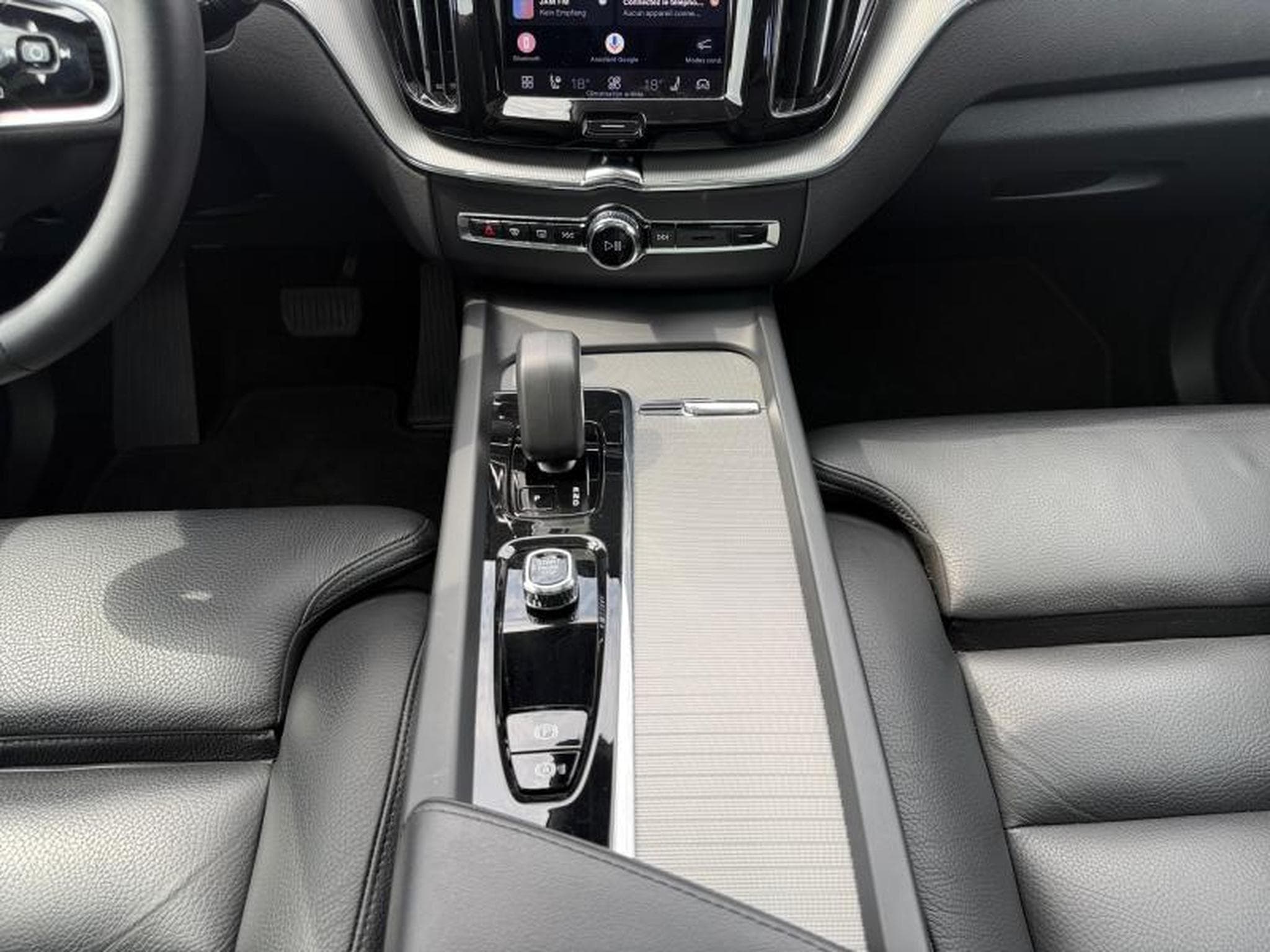 Volvo XC60 B4 Plus Dark / Essence (2024) - Foto 11