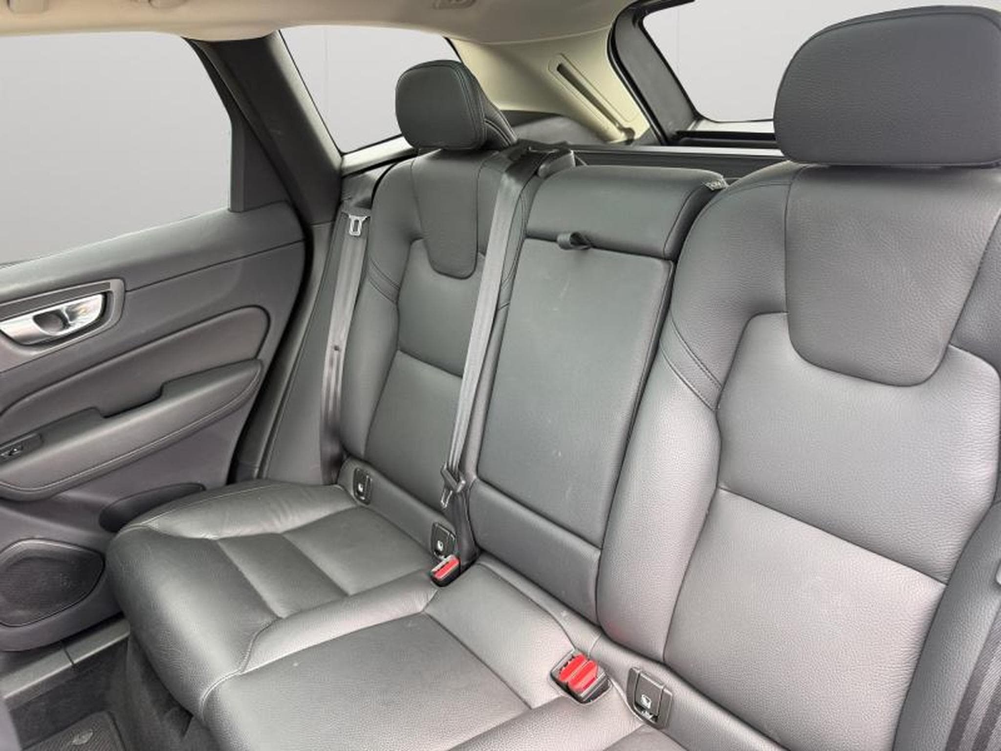 Volvo XC60 B4 Plus Dark / Essence (2024) - Foto 13