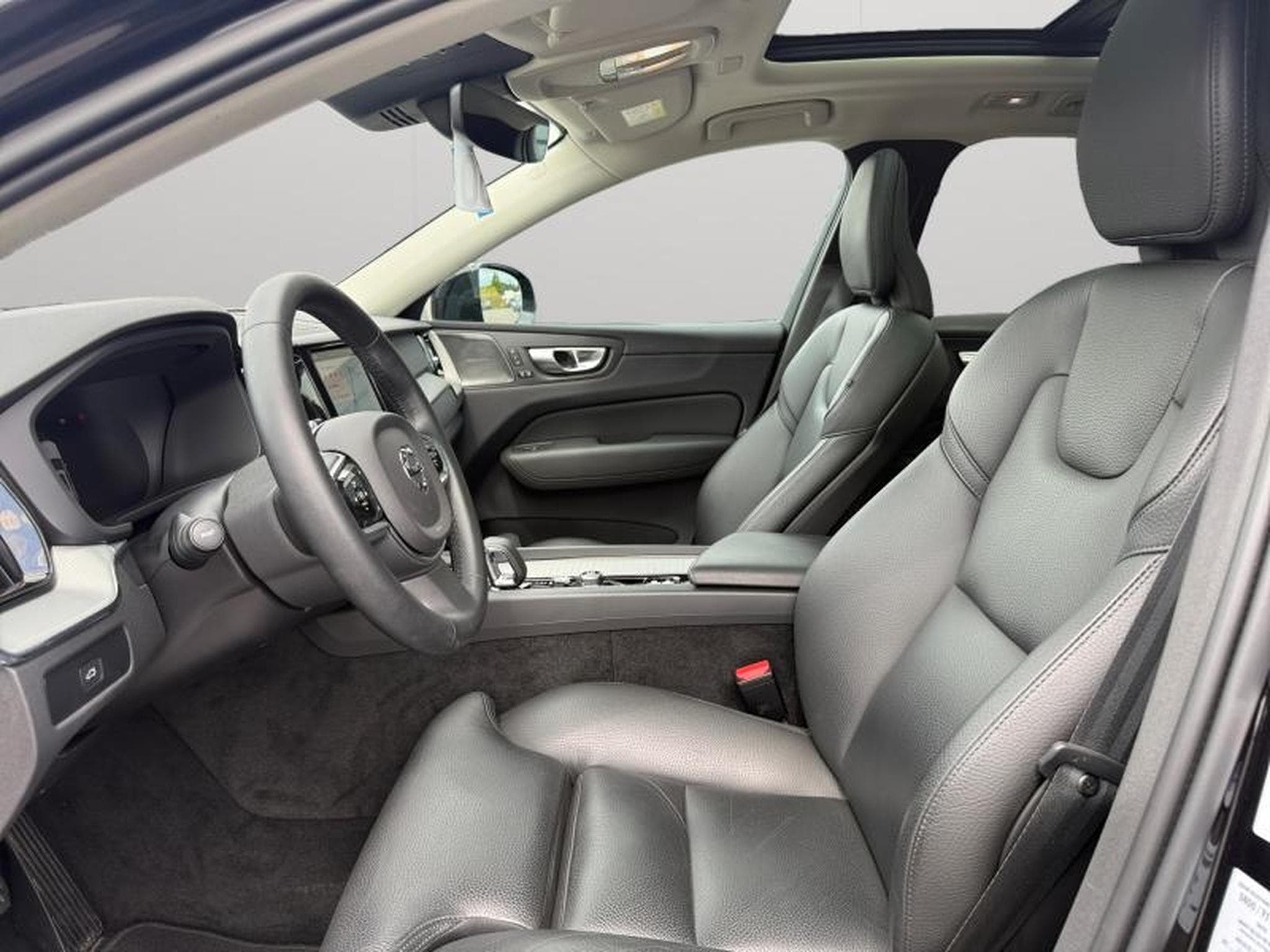 Volvo XC60 B4 Plus Dark / Essence (2024) - Foto 9