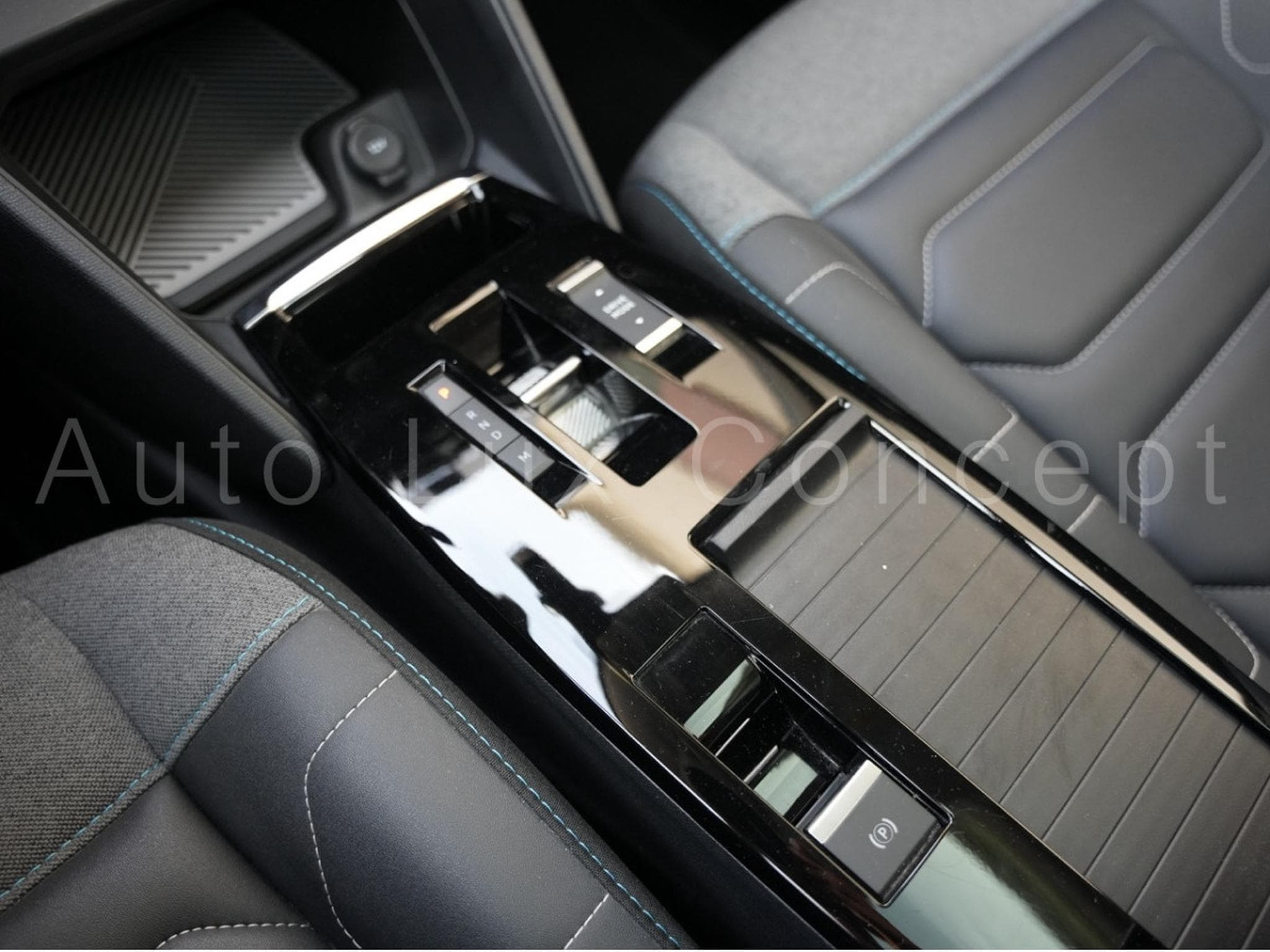 Citroën C4 1.5 BlueHDi 130 S&S EAT8 MAX (2024) - Photo 26
