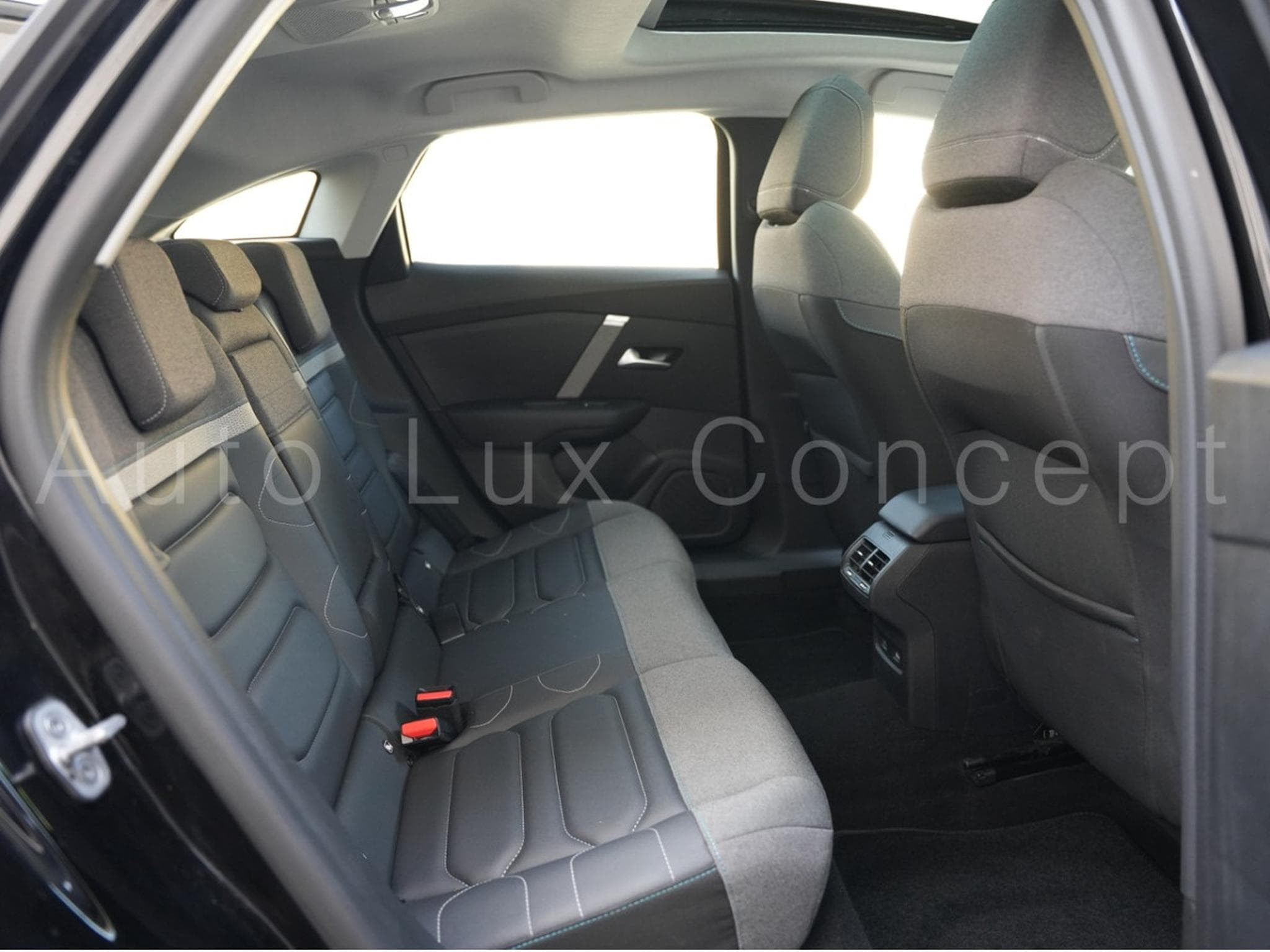 Citroën C4 1.5 BlueHDi 130 S&S EAT8 MAX (2024) - Photo 29