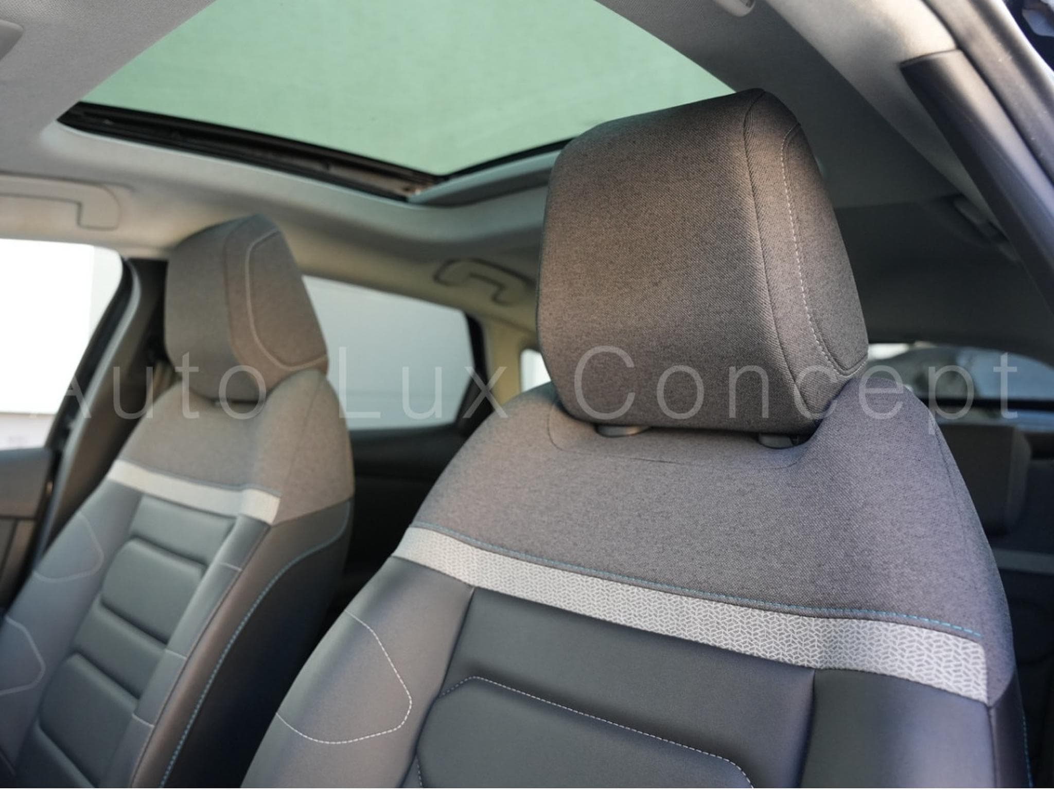 Citroën C4 1.5 BlueHDi 130 S&S EAT8 MAX (2024) - Photo 8