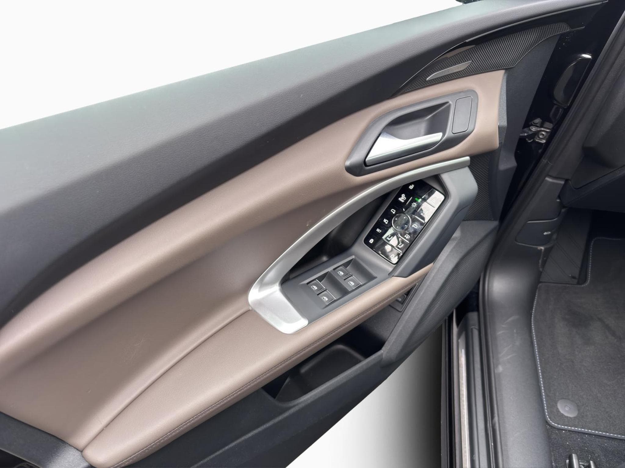 Audi Q5 Sportback (2026) - Photo 14
