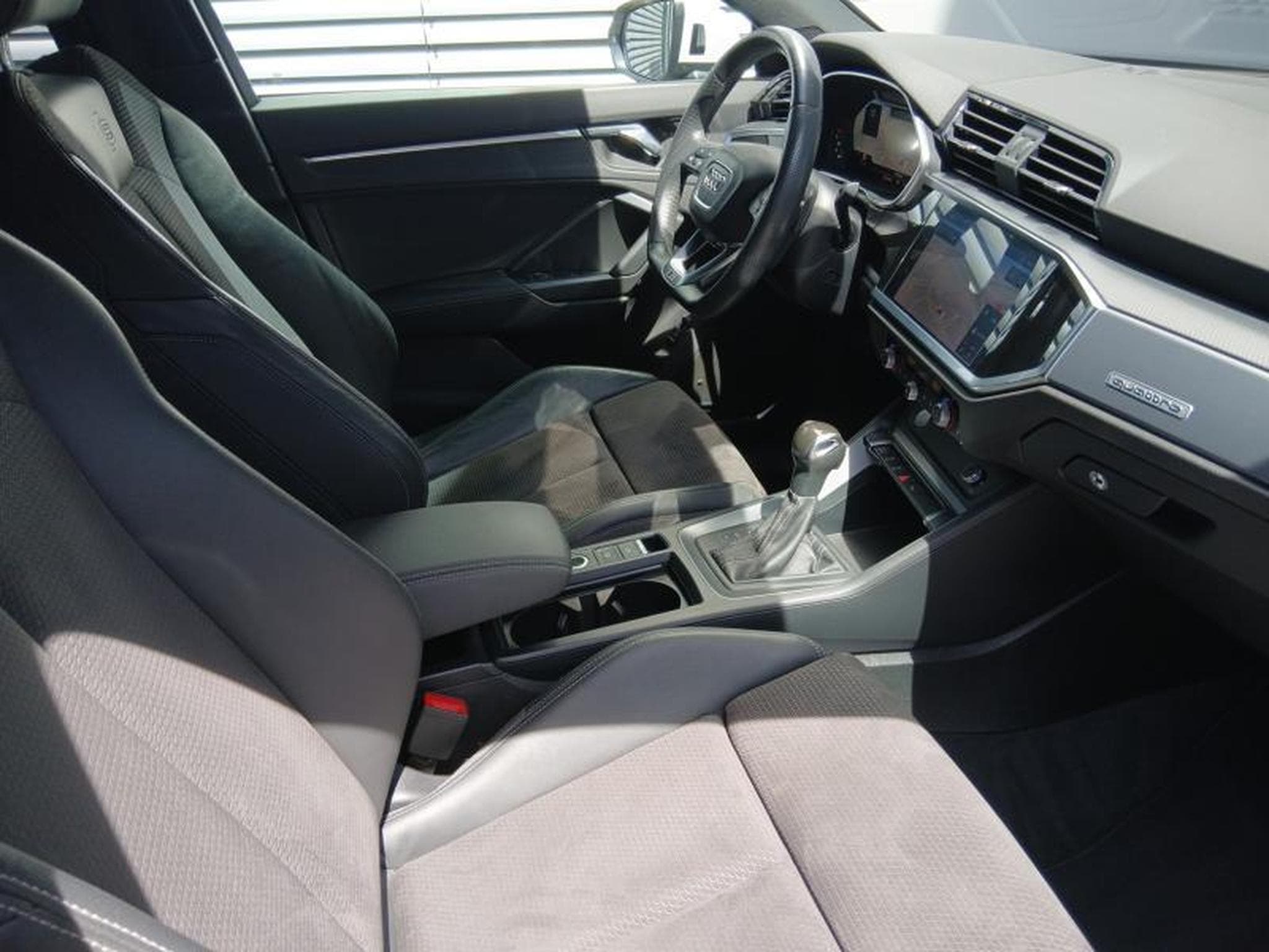 Audi Q3 S-Line 40 TFSI quattro s-tronic (2019) - Photo 10