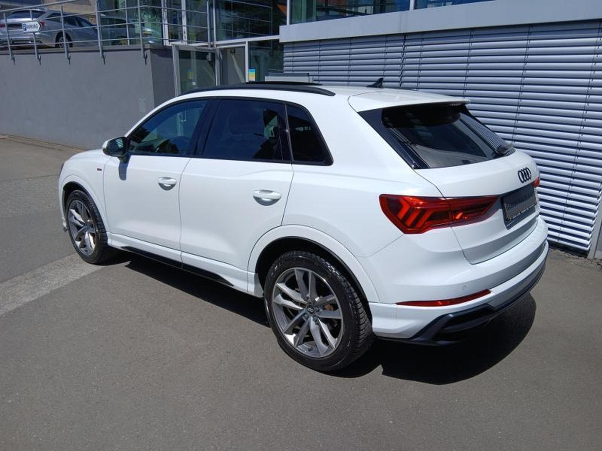 Audi Q3 S-Line 40 TFSI quattro s-tronic (2019) - Photo 2