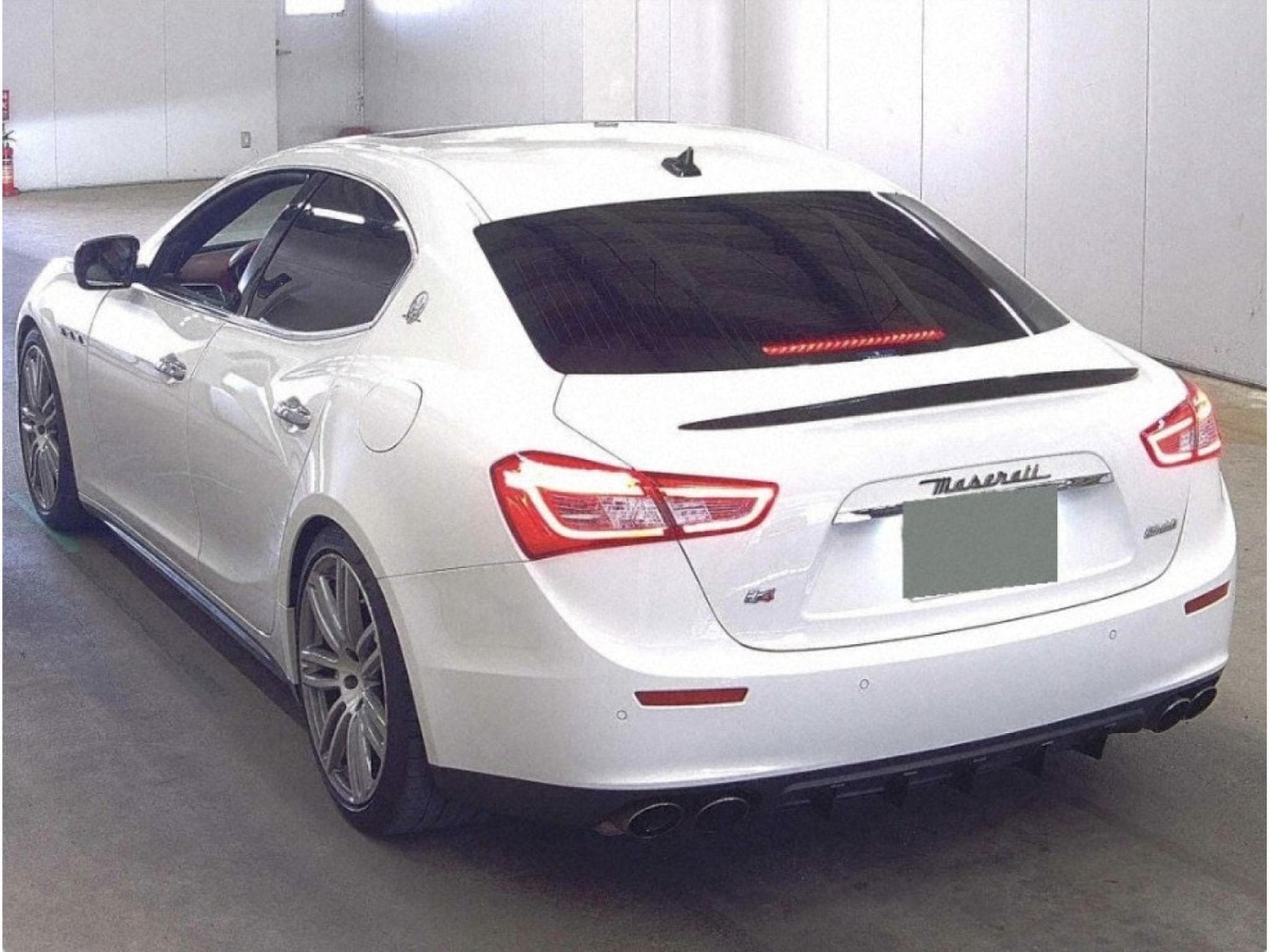 Maserati Ghibli 3.0 V6 S Automatik/ Bi-Xenon/Camera/Carbonne/20/Leder/VOLL (2016) - Photo 4