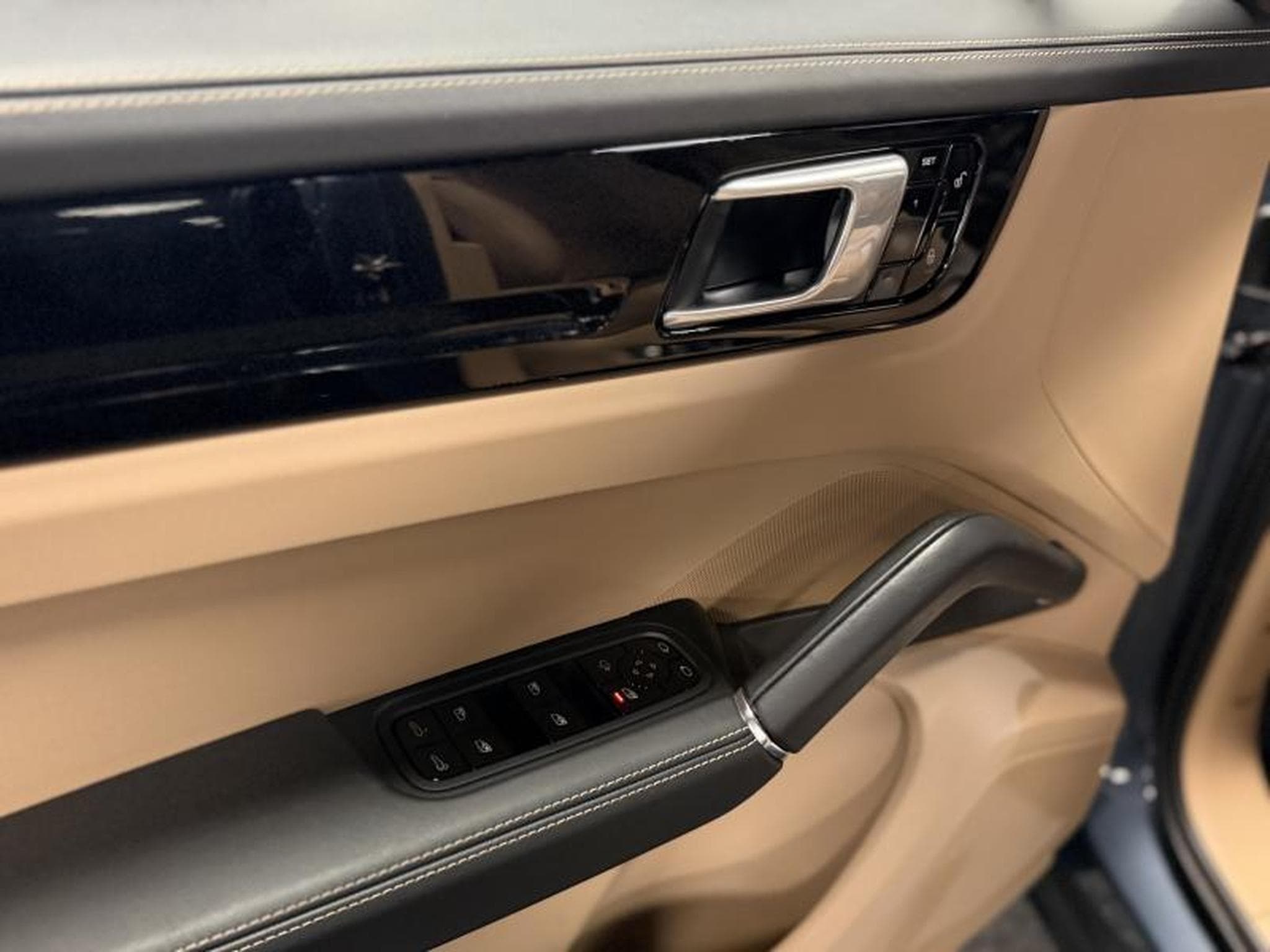 Porsche Cayenne 3.0 V6 340 (2018) - Photo 9