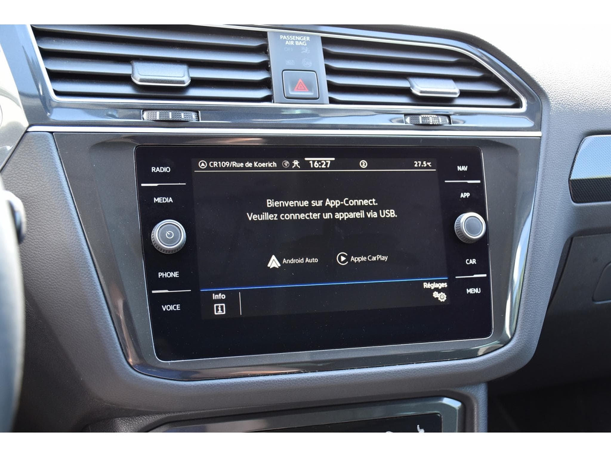 VW Tiguan 1.5 TSI Elegance DSG ACC GPS LANE SIDE KEYLESS ATT RMQ 1° M. (2024) - Photo 12