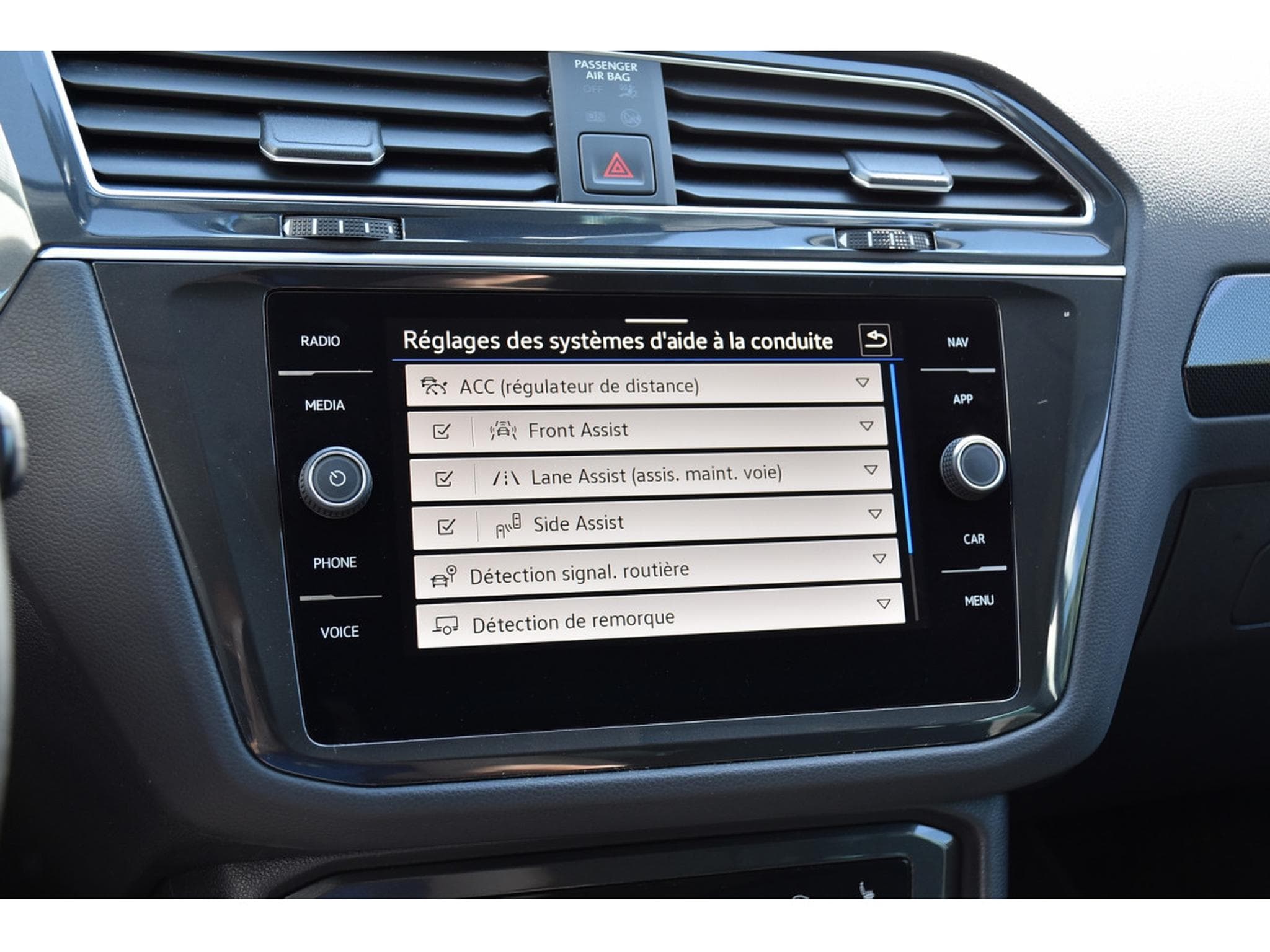 VW Tiguan 1.5 TSI Elegance DSG ACC GPS LANE SIDE KEYLESS ATT RMQ 1° M. (2024) - Photo 13