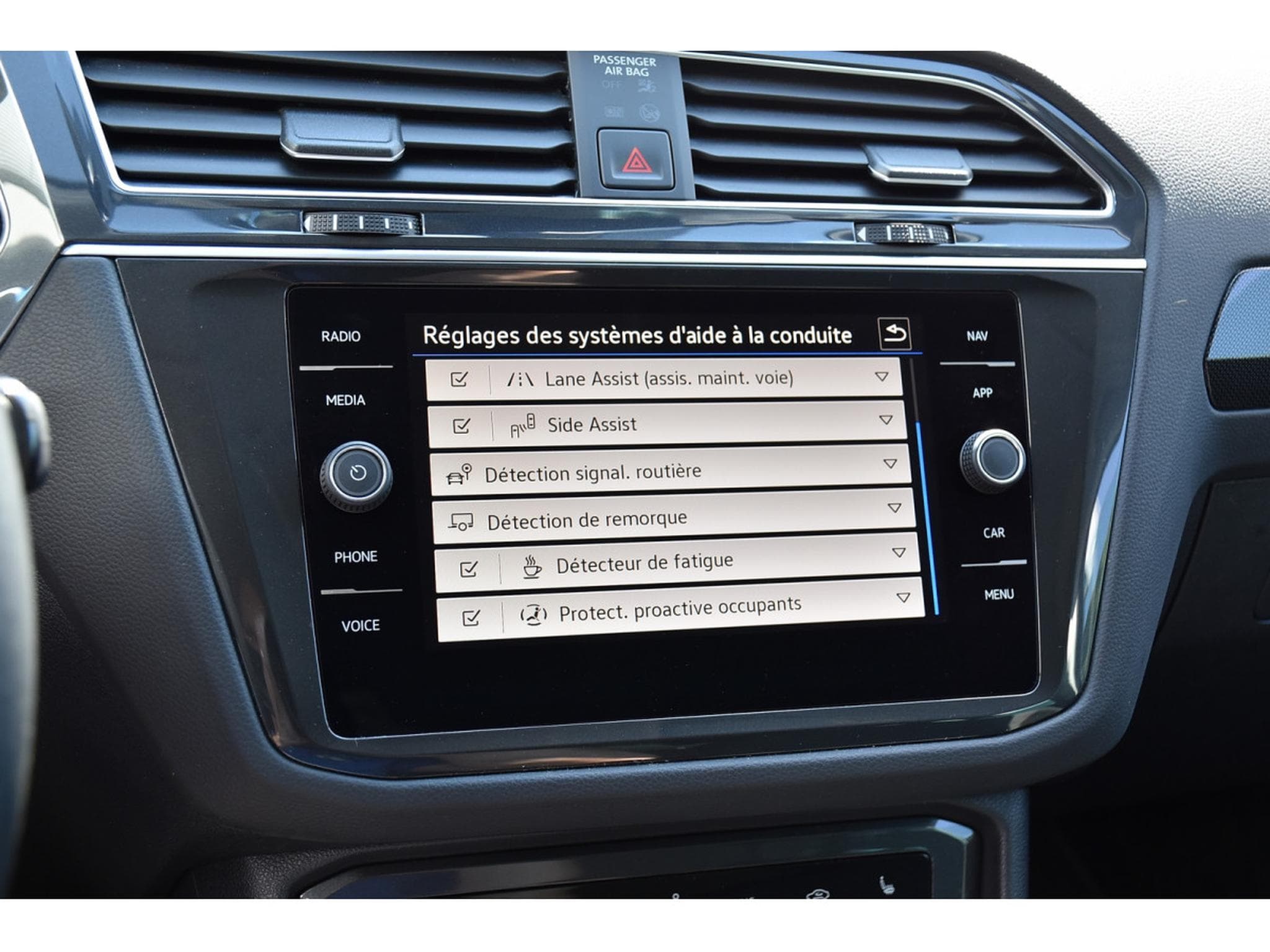 VW Tiguan 1.5 TSI Elegance DSG ACC GPS LANE SIDE KEYLESS ATT RMQ 1° M. (2024) - Photo 14