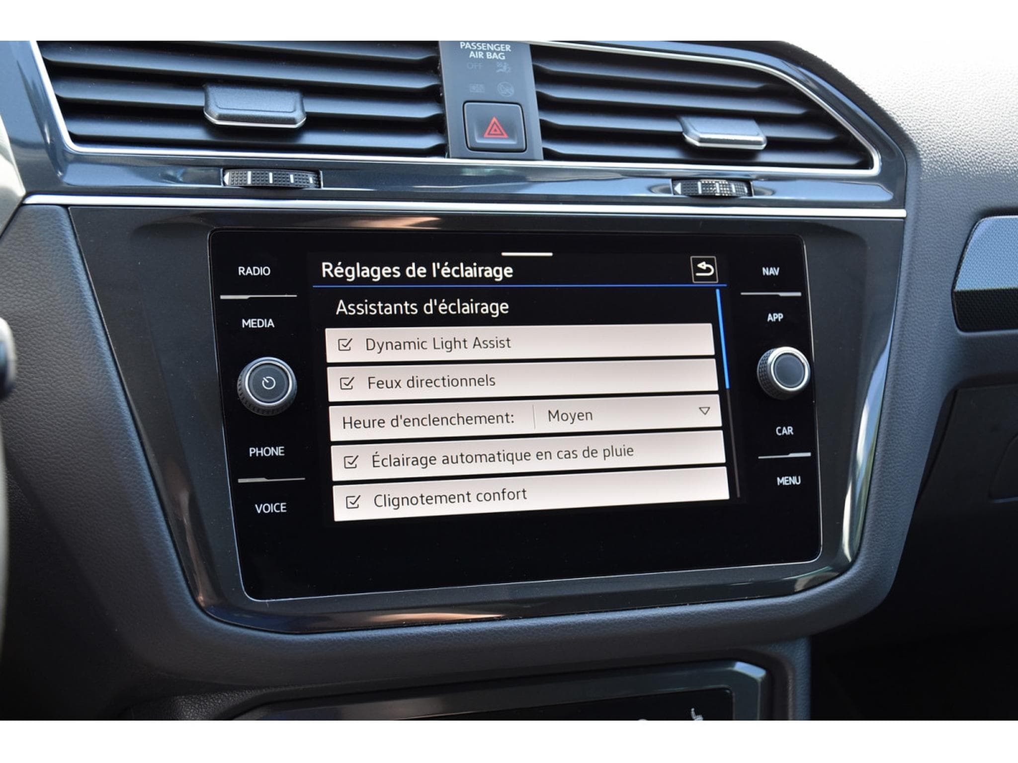 VW Tiguan 1.5 TSI Elegance DSG ACC GPS LANE SIDE KEYLESS ATT RMQ 1° M. (2024) - Photo 15