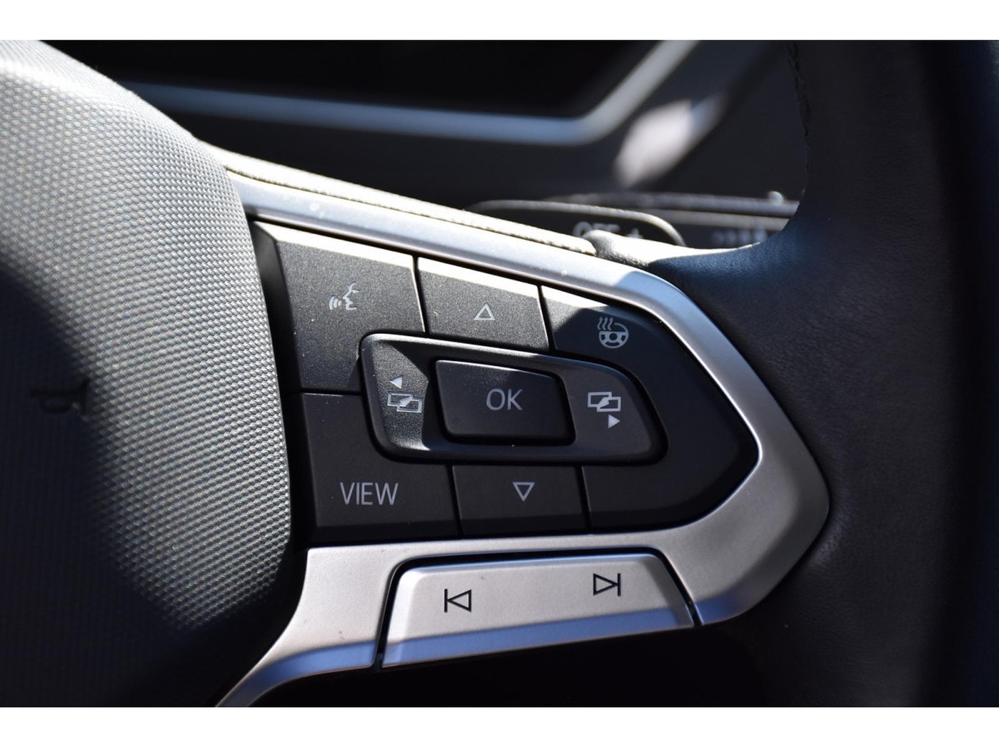 VW Tiguan 1.5 TSI Elegance DSG ACC GPS LANE SIDE KEYLESS ATT RMQ 1° M. (2024) - Photo 23