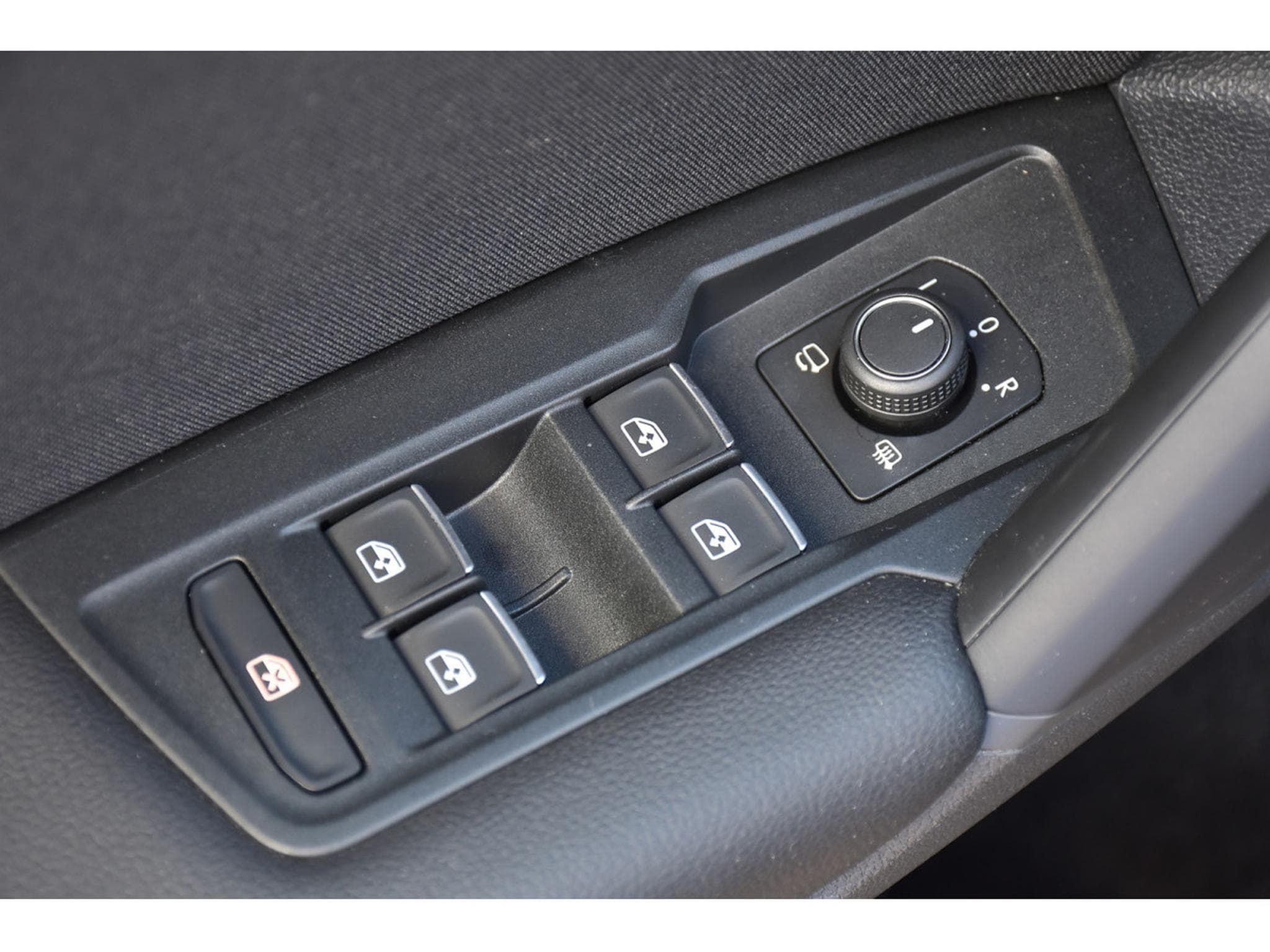 VW Tiguan 1.5 TSI Elegance DSG ACC GPS LANE SIDE KEYLESS ATT RMQ 1° M. (2024) - Photo 24