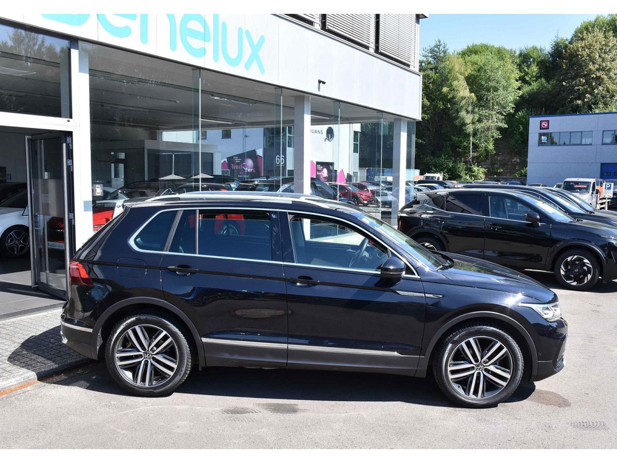 VW Tiguan 1.5 TSI Elegance DSG ACC GPS LANE SIDE KEYLESS ATT RMQ 1° M. (2024) - Photo 3