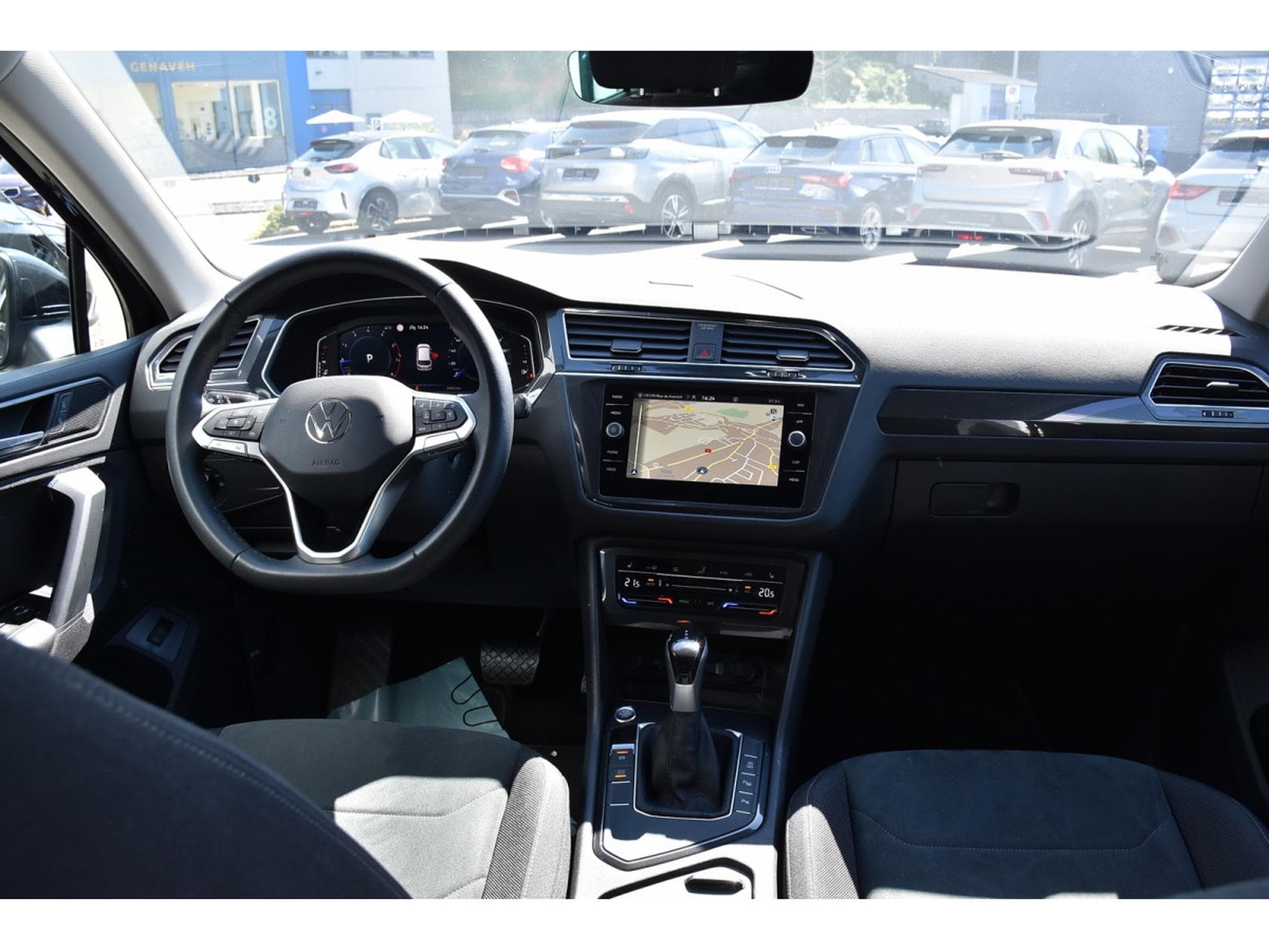 VW Tiguan 1.5 TSI Elegance DSG ACC GPS LANE SIDE KEYLESS ATT RMQ 1° M. (2024) - Photo 9