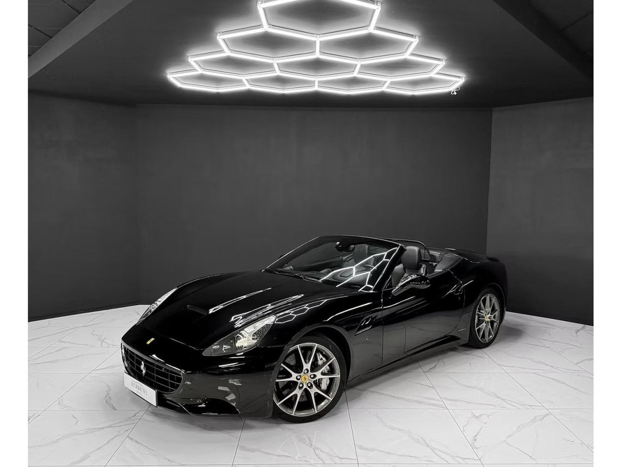 Ferrari California V8 4.3 Nero Daytona (2010) - Photo 1