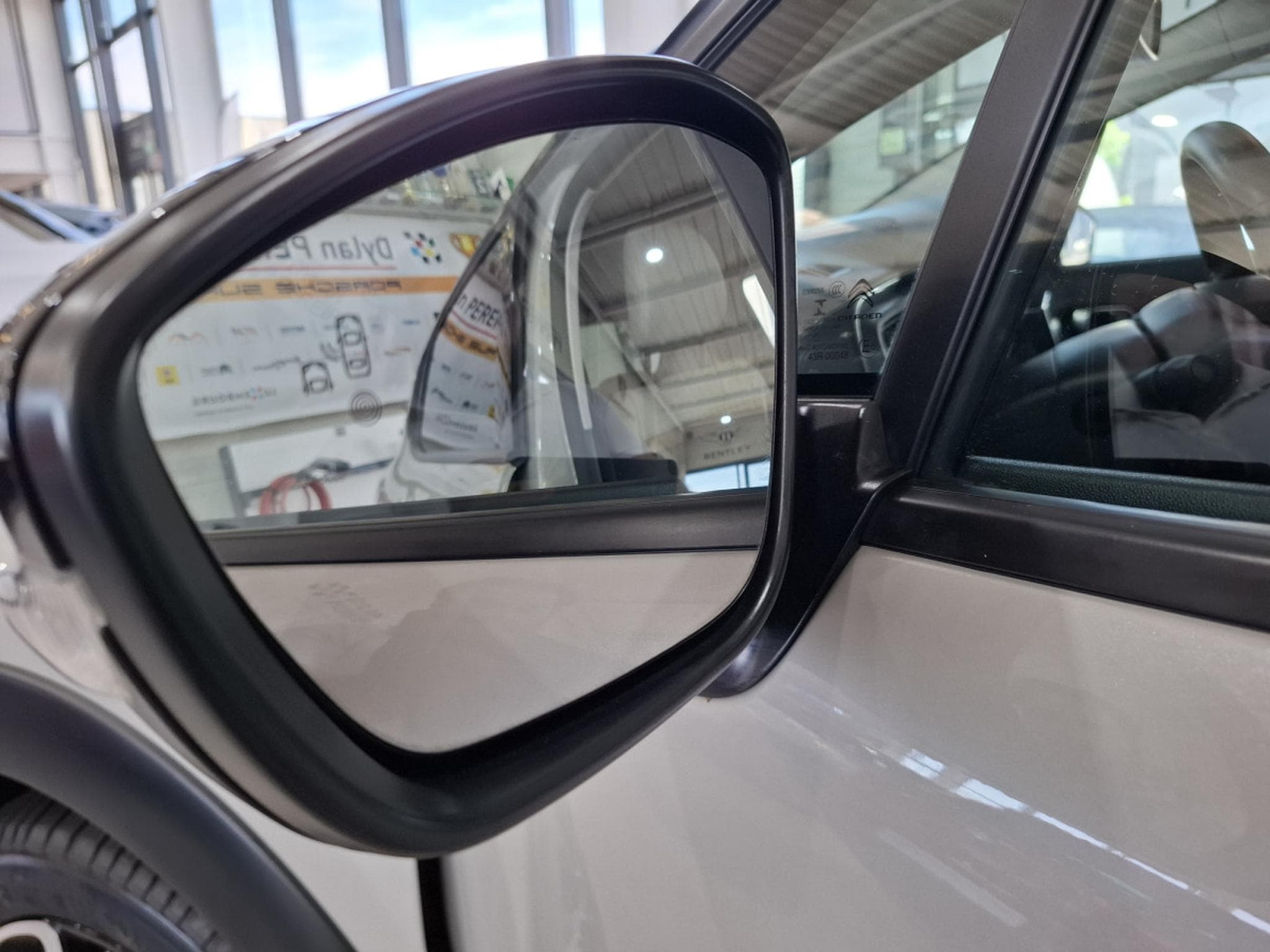 Citroën C3 SHINEPACK 110 B.AUTO, NAVI, CUIR, CARPLAY,LED, CAMERA, 1HAND (2021) - Foto 10