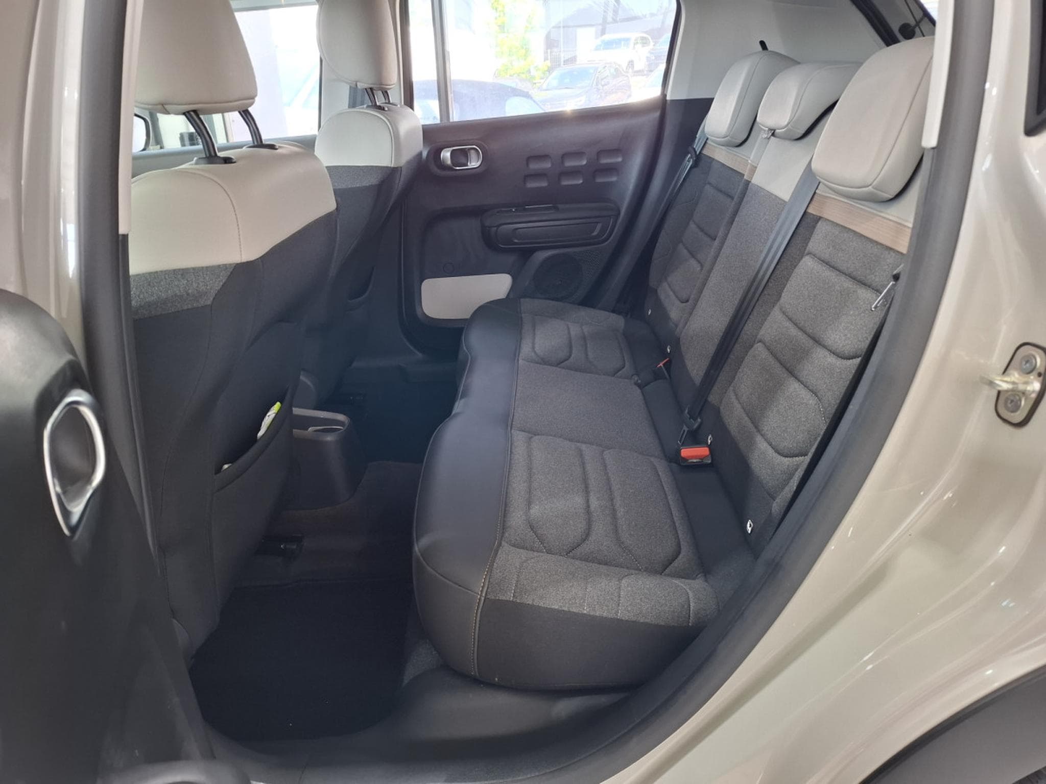 Citroën C3 SHINEPACK 110 B.AUTO, NAVI, CUIR, CARPLAY,LED, CAMERA, 1HAND (2021) - Foto 11